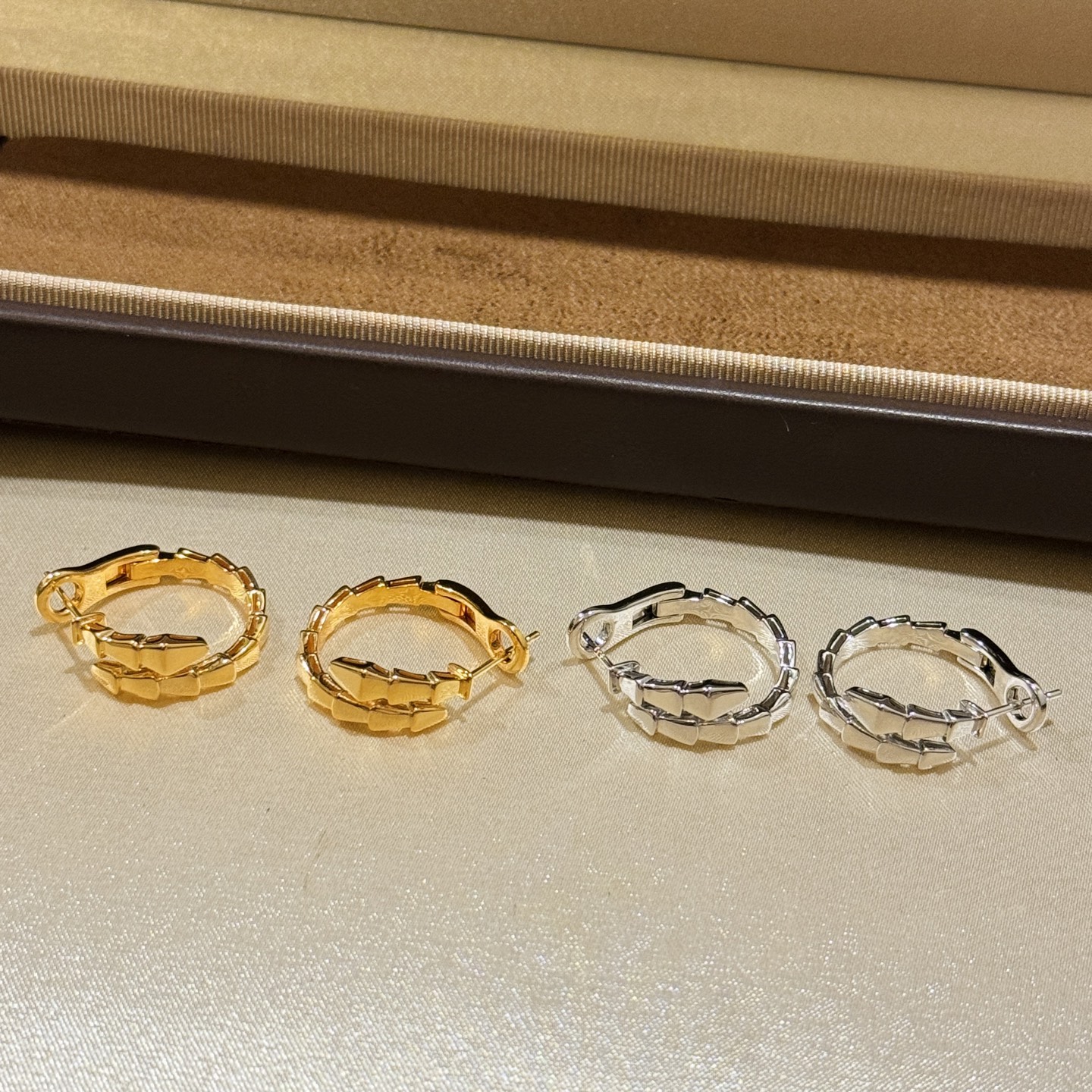 👑BV家 SerPenti蛇系列 灵蛇 光面 耳拍 精选德国进口材质电镀18k金 超高品质 精致做工 美
