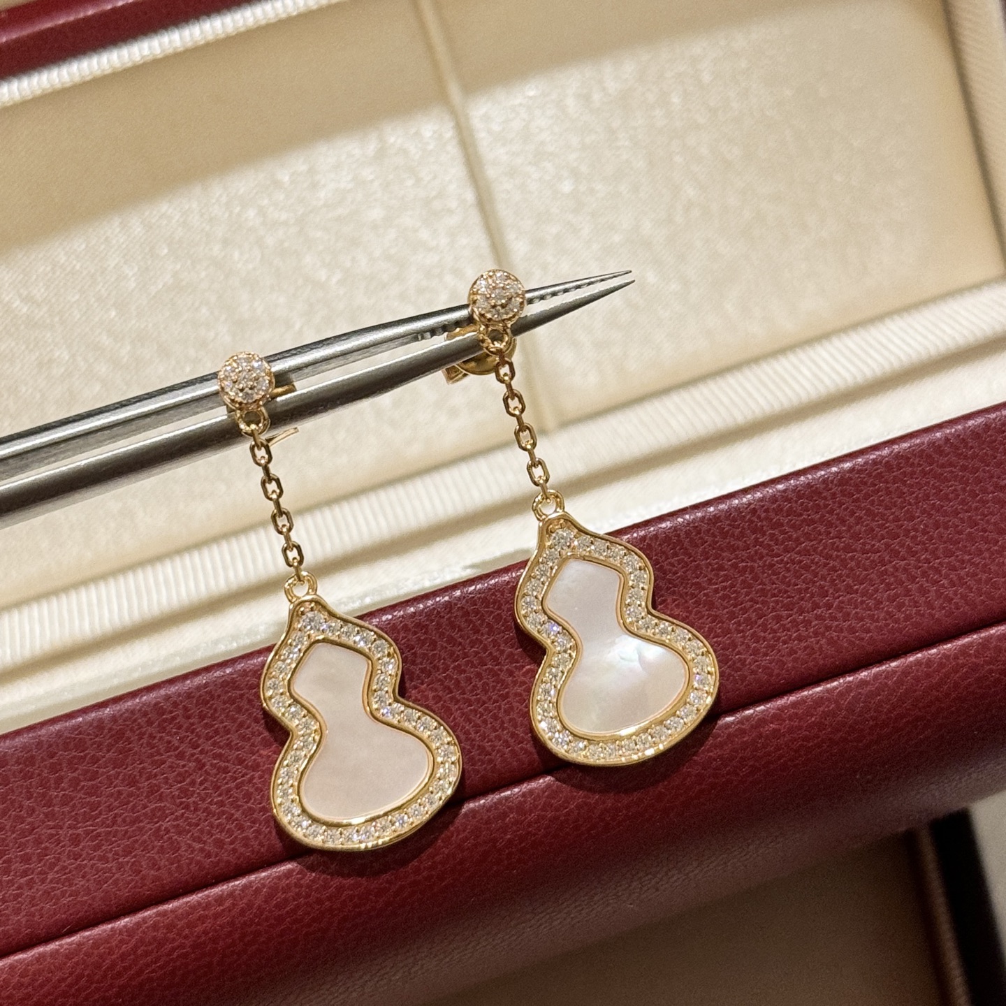 Elegant White Mother of Pearl Gourd Dangle Earrings in 925 Sterling Silver 5 i1750846257399 3138 0 3