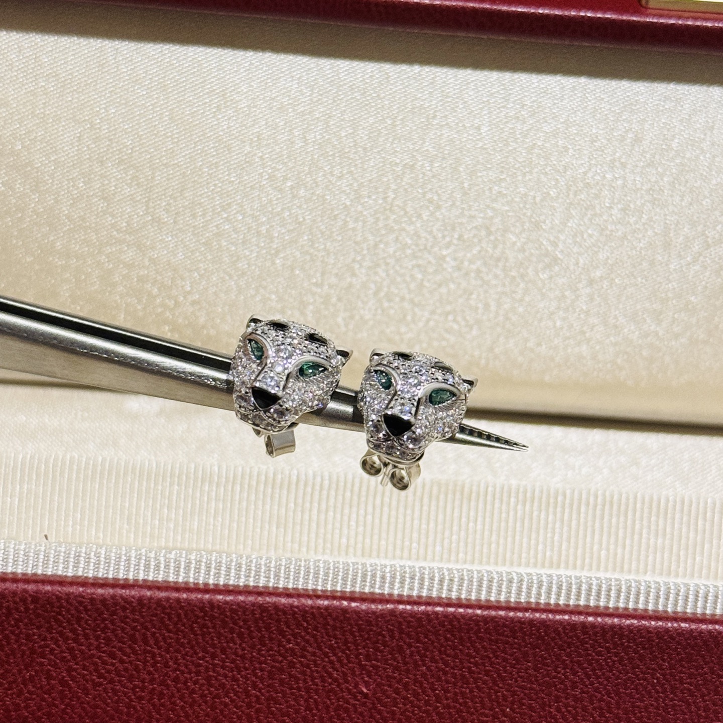 Elegant Panther Head Stud Earrings, S925 Sterling Silver, Emerald Eyes 9 i1750934702325 6648 0 2