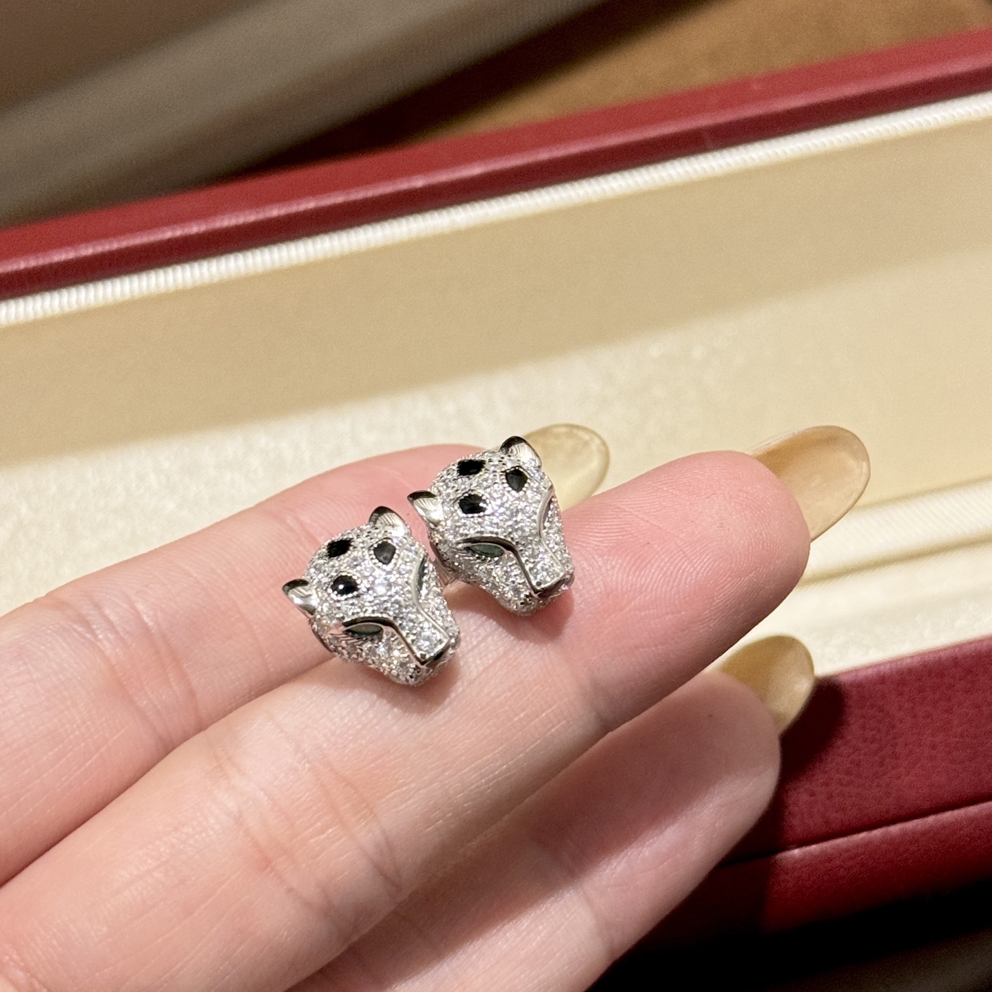 Elegant Panther Head Stud Earrings, S925 Sterling Silver, Emerald Eyes 5 i1750934702350 5066 0 3