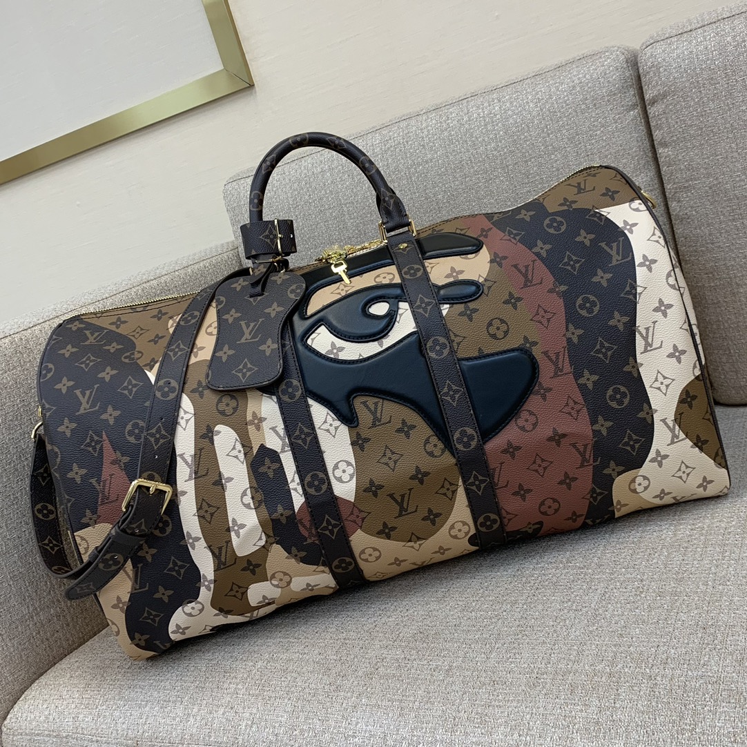 LV Keepall Bandoulière 55 トラベルバッグ Monogramキャンバス フェイスモチーフ レザーパッチ トロンプルイユ効果 取り外し可能ショルダーストラップ-トップクオリティ