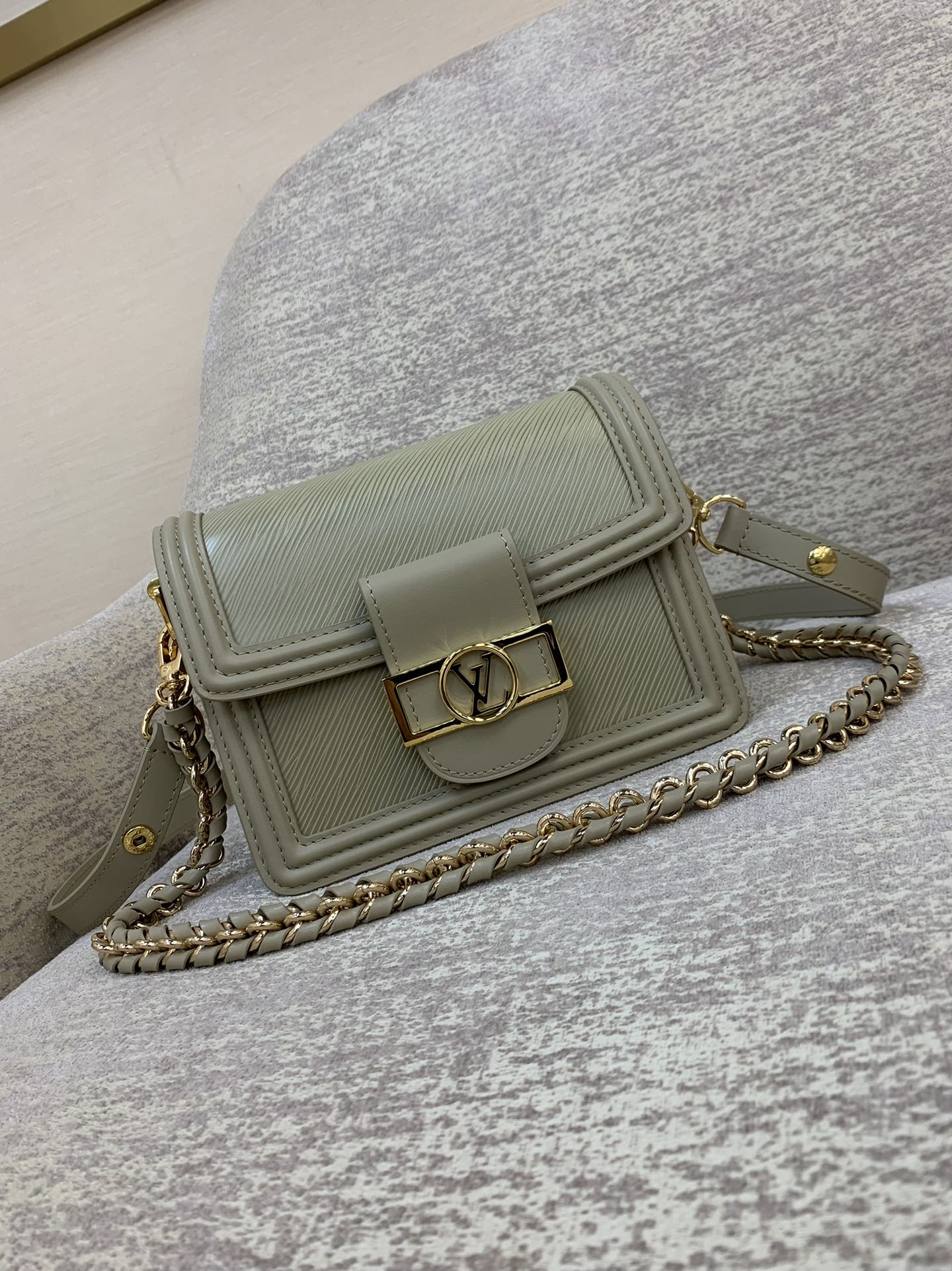 Sac mini LV Dauphine en cuir Epi, chaîne tressée, bandoulière en cuir ajustable, plusieurs façons de le porter - qualité supérieure