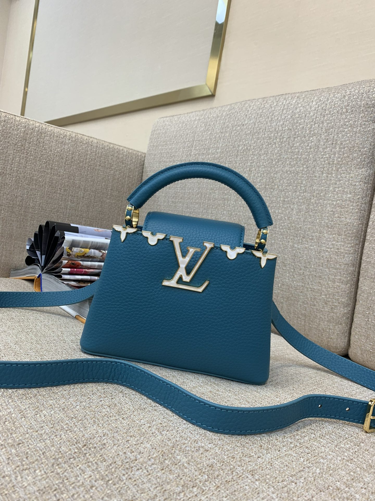 LV Capucines ミニハンドバッグ 編み込みチェーン エナメルMonogram パドロック コンビカラー皮革 手提げ・斜め掛け-トップクオリティ