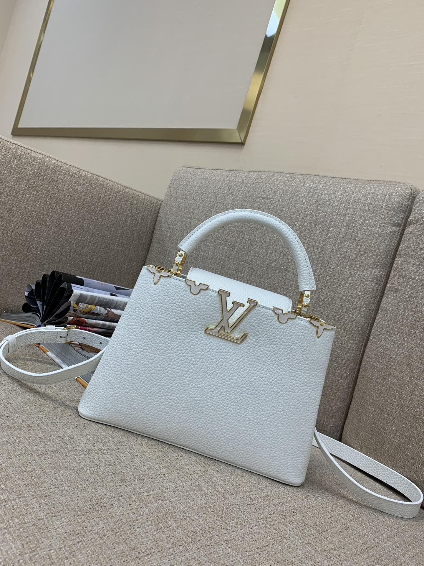 LV Capucines BBハンドバッグ 編み込みチェーン エナメルMonogram パドロック コンビカラー皮革 ハンドバッグ・斜め掛け-トップクオリティ