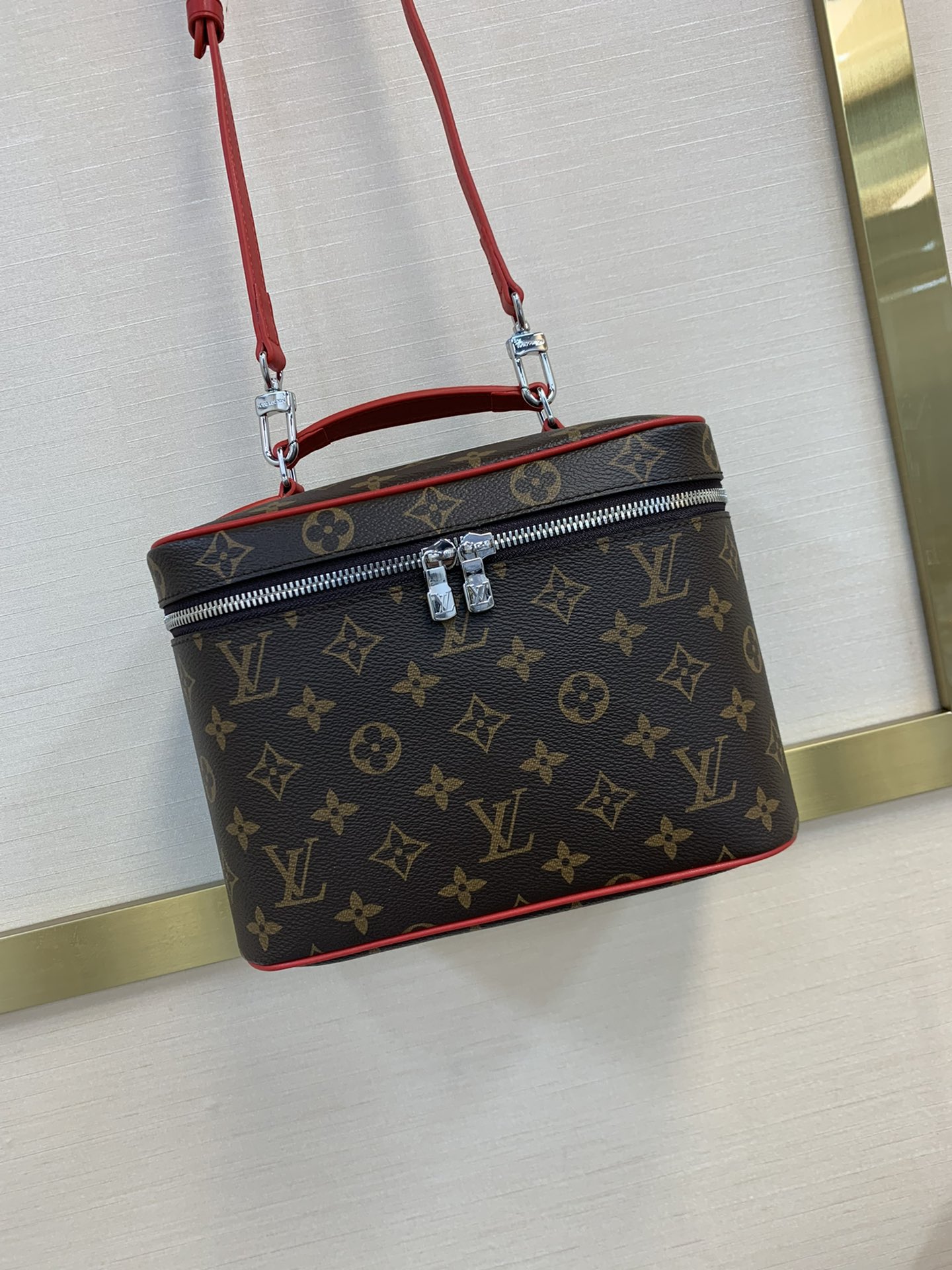 LV Nice 화장품 파우치 아이코닉 Nice 시리즈 플랩 숨겨진 지퍼 포켓 뷰티 수납 핸드백 - 최상급 품질