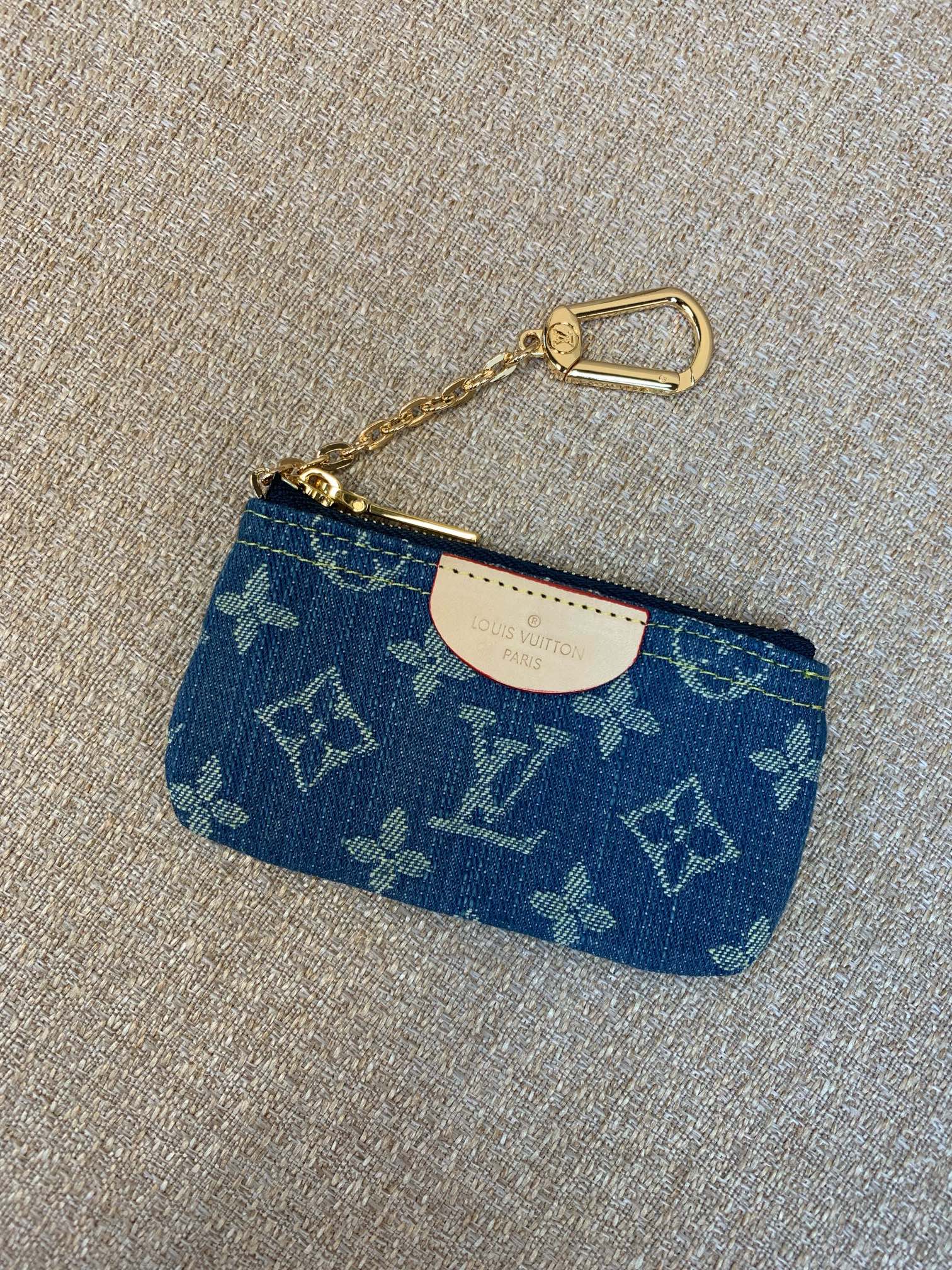 Porte-clés et porte-monnaie LV Monogram jacquard en denim, lavage à la pierre, bordures en cuir de vachette, fermeture à glissière - Qualité supérieure