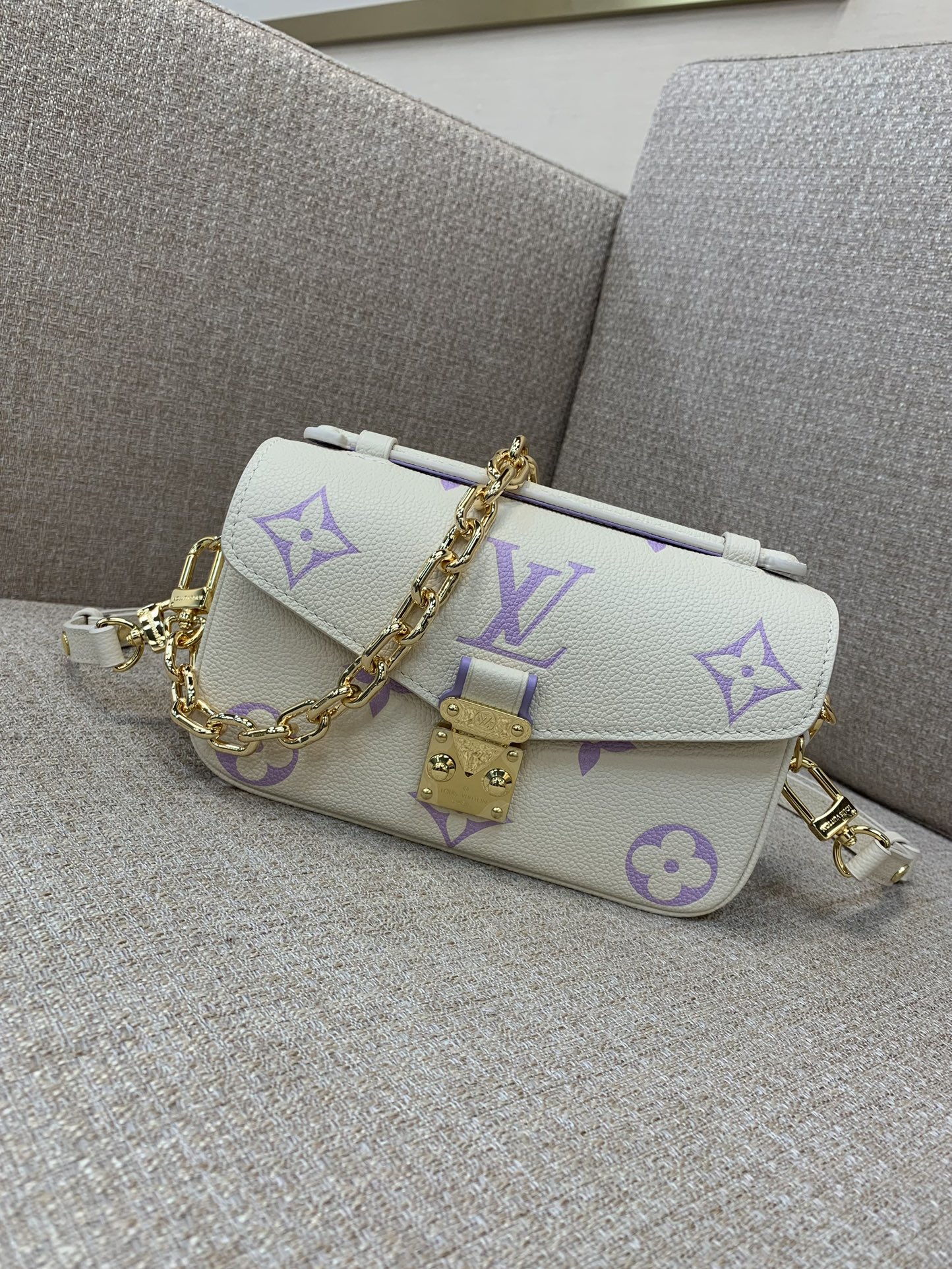 LV Pochette Métis East West Bag Monogram Empreinte Embossed Leather S-lock Closure Top Handle Detachable Short Chain Crossbody - Top Quality
