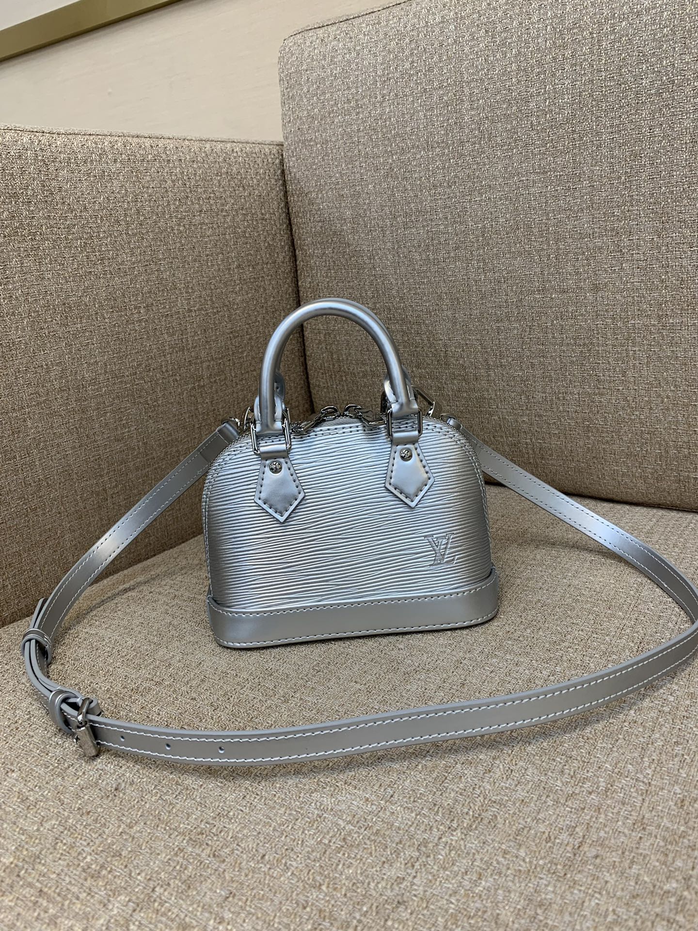 LV Nano Alma 핸드백 양가죽 퀼팅 Malletage 체인 핸들 탈부착 가죽 숄더 스트랩 미니 토트 크로스백 - 최상급 품질