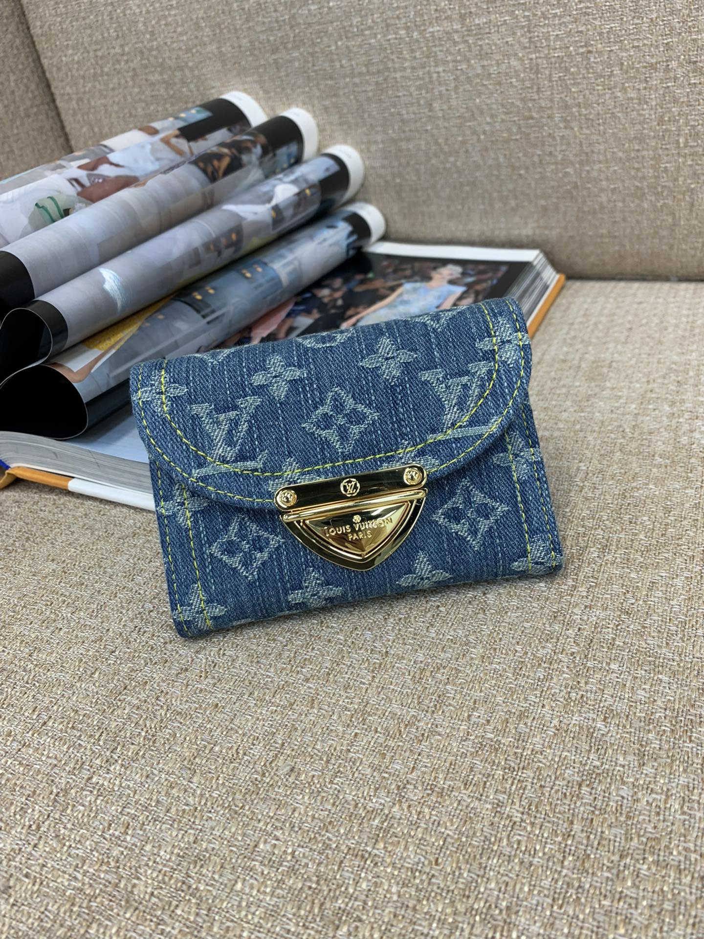 Portefeuille LV Victorine Monogram en toile de jean denim, fentes à cartes, poche à billets et pièces, portefeuille compact - qualité supérieure