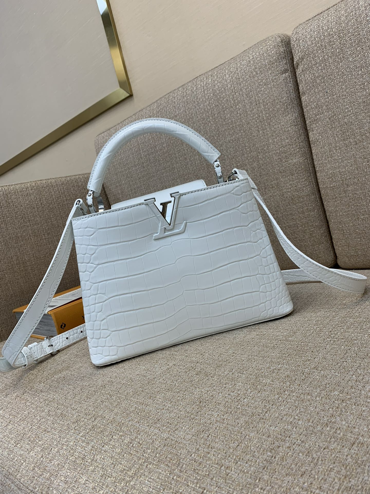 LV Capucines 小型ハンドバッグ フランス産カーフレザー メタル金具 フラップ折りデザイン Monogram Flower ハンドバッグ・ショルダーバッグ-トップクオリティ
