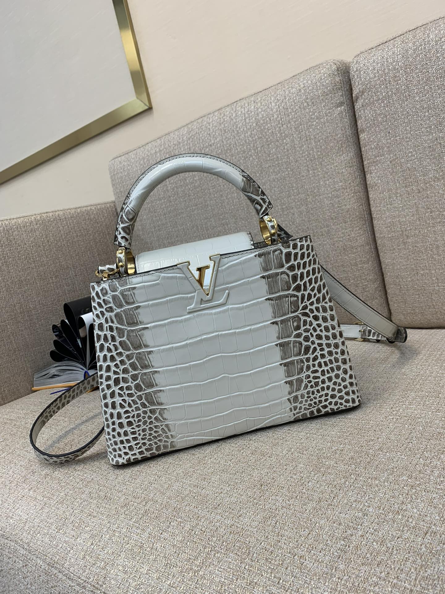 LV Capucines 小型ハンドバッグ フランス産カーフレザー メタル金具 フラップデザイン Monogram Flower ハンドバッグ・ショルダーバッグ-トップクオリティ