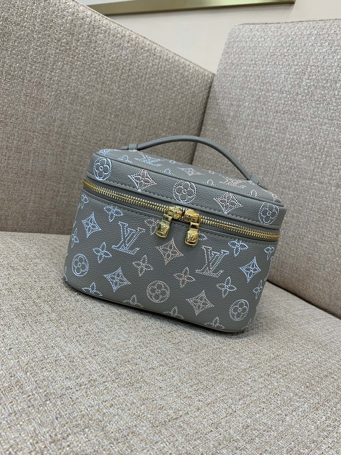 LV Nice 화장품 파우치 아이코닉 Nice 시리즈 플랩 숨겨진 지퍼 포켓 뷰티 수납 핸드백 - 최상급 품질