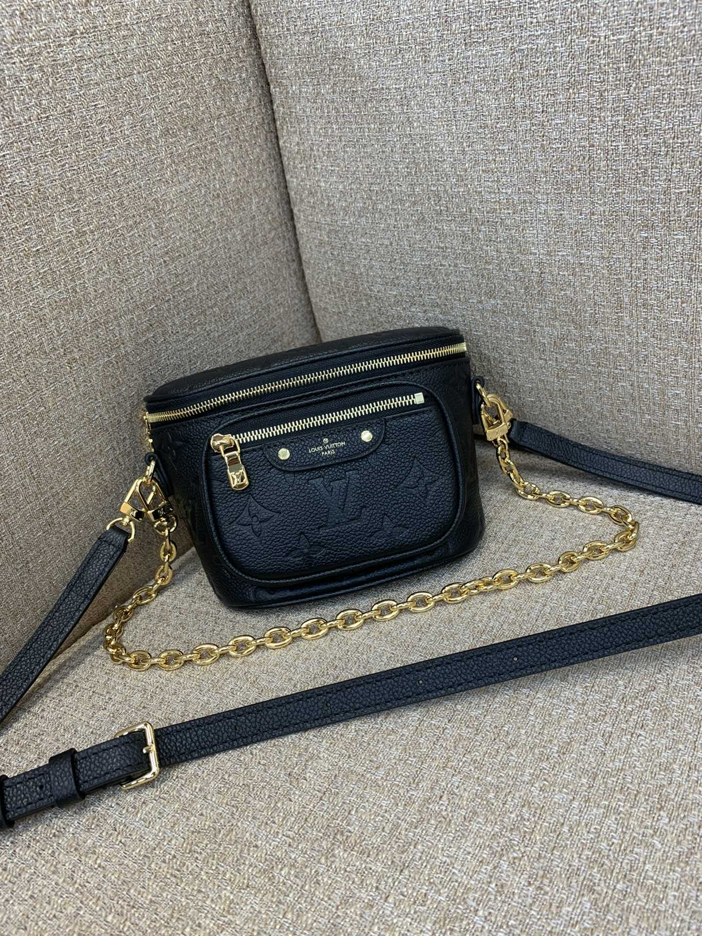 LV Mini Bumbag сумка L VGradient серыя Monogram Empreinte цісненне градыентны колер асноўнае аддзяленне на маланцы здымны ланцужок-рамень поясная сумка праз плячо - топ-якасць