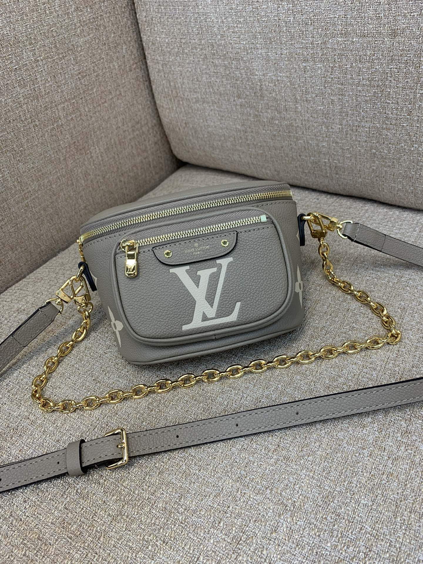 LV Mini Bumbag сумка L VGradient серыя Monogram Empreinte цісненне градыентны колер асноўнае аддзяленне на маланцы здымны ланцужок-рамень поясная сумка праз плячо - топ-якасць