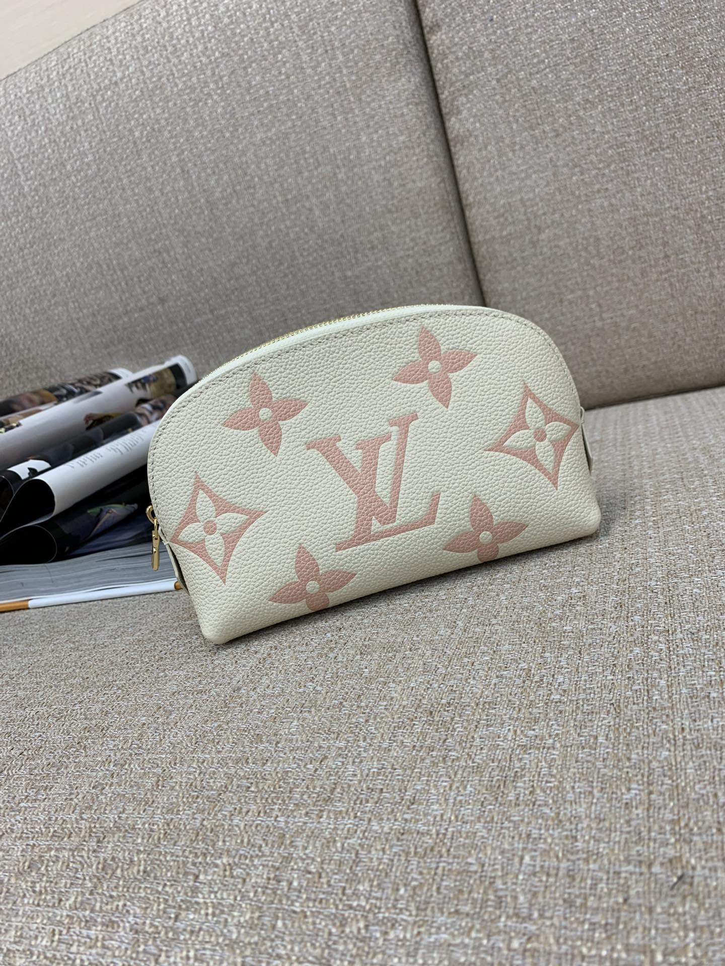 LV Pochette Cosmetique 스몰 파우치 Monogram Empreinte 가죽 엠보싱 플라워 세탁 가능 안감 지퍼 내부 포켓 메이크업 정리 - 최상급 품질
