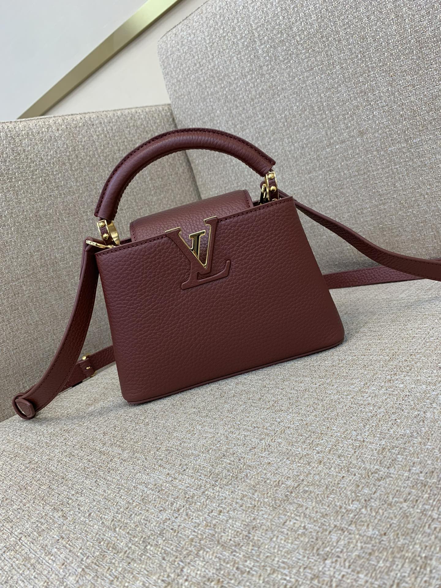 LV Capucines ミニハンドバッグ 編み込みチェーン エナメルMonogram パドロック コンビカラーレザー ハンドバッグ・斜め掛け-トップクオリティ