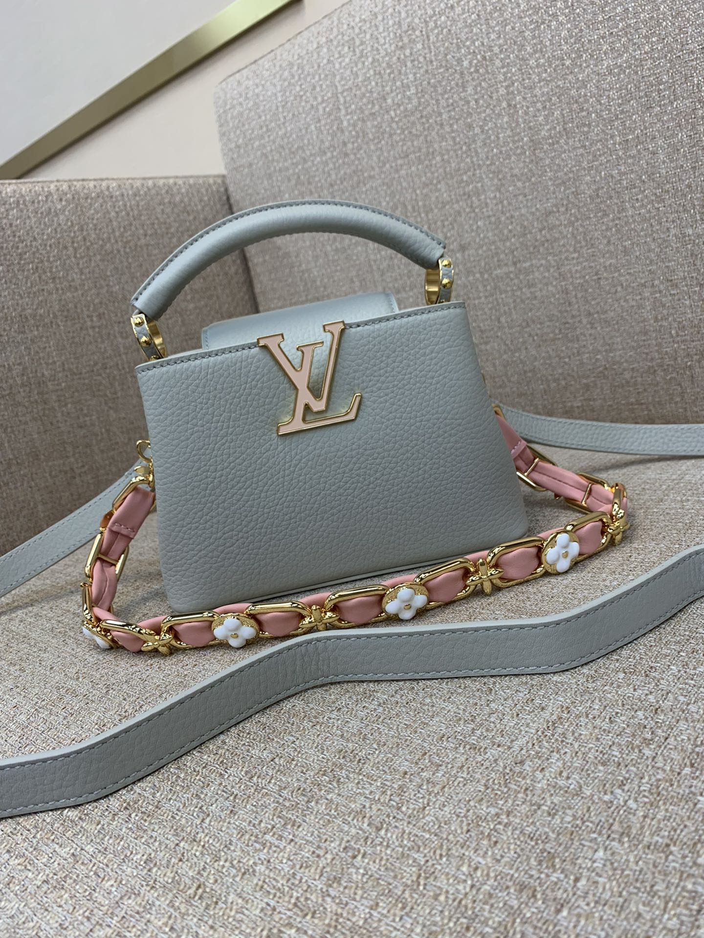 LV Capucines ミニハンドバッグ 編み込みチェーン エナメルMonogram パドロック コンビカラーレザー ハンドバッグ・斜め掛け-トップクオリティ
