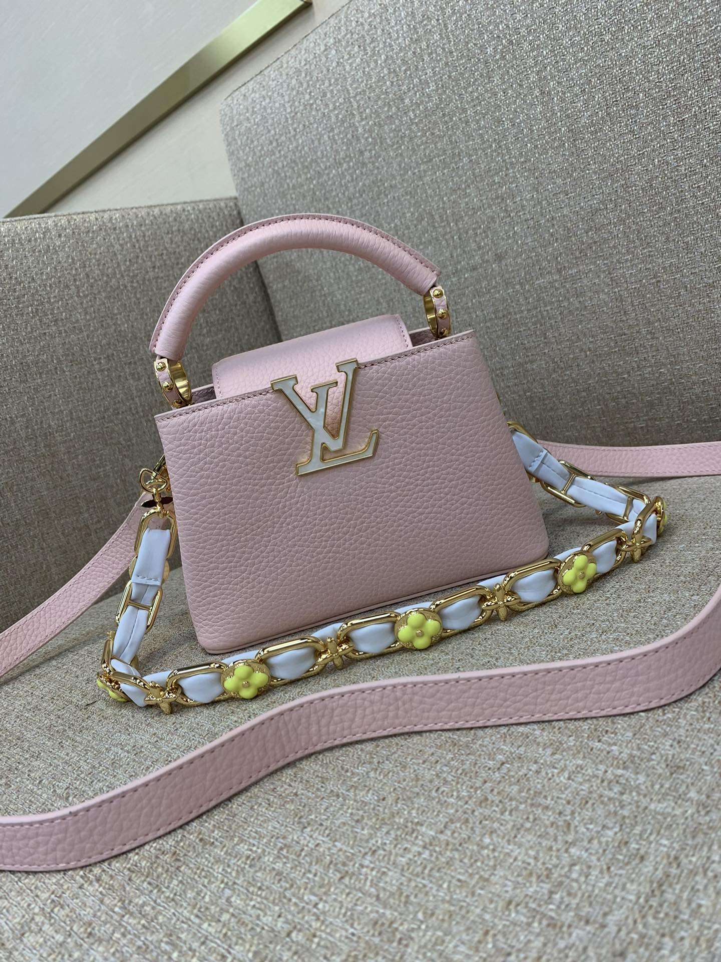 LV Capucines ミニハンドバッグ 編み込みチェーン エナメルMonogram パドロック カラーコントラストレザー ハンドヘルド・ショルダー-トップクオリティ