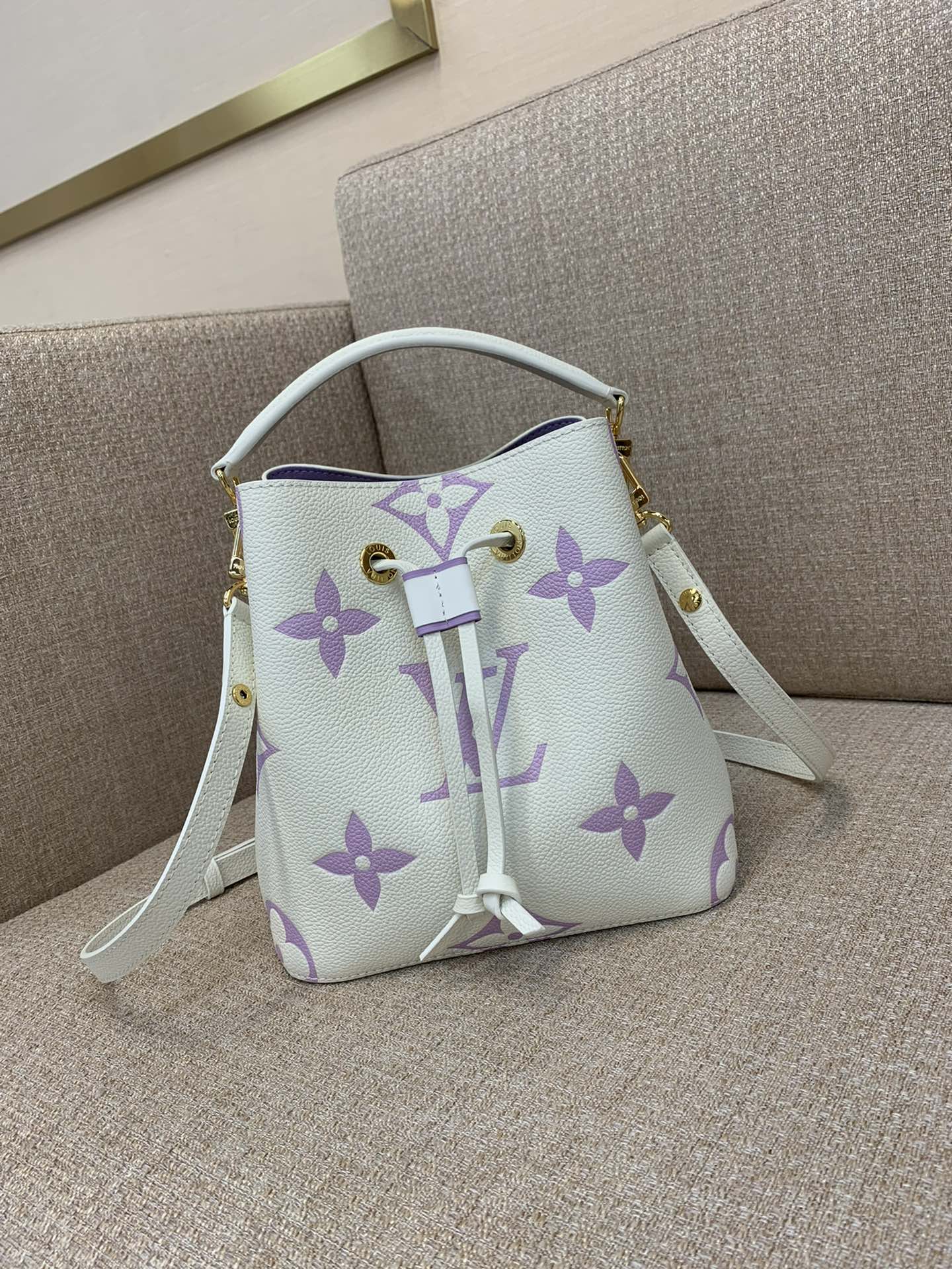 LV NéoNoé BB Bucket Bag Monogram Pattern Detachable Handle Shoulder Strap Hand Carry Elbow Carry Shoulder Carry - Top Quality