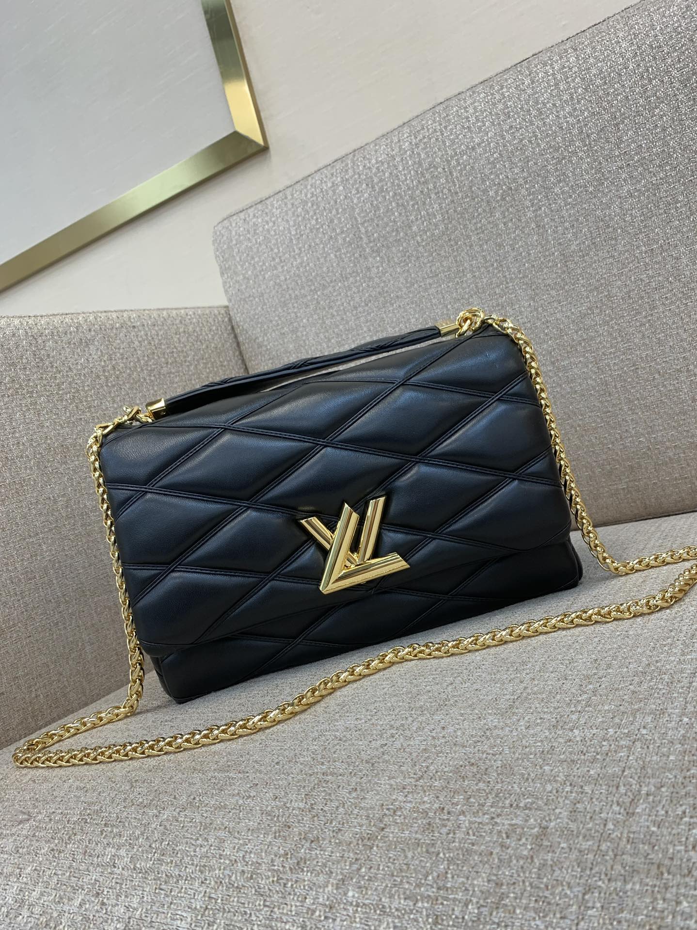 LV GO-14 grote handtas quilted lamleer LVT twist lock ritsvak spiegel achterzak afneembare handgreep glijdende ketting handtas crossbody - topkwaliteit