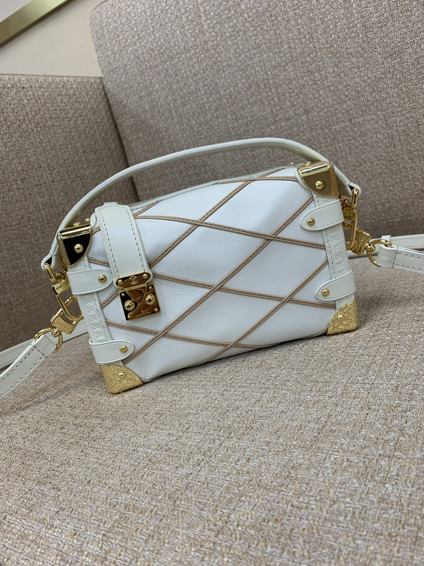 LV Side Trunk 스몰 핸드백 양가죽 컬러 블로킹 스티치 Malletage 다이아몬드 S-lock 잠금장치 탈착식 핸들 숄더 스트랩 - 최상급 품질