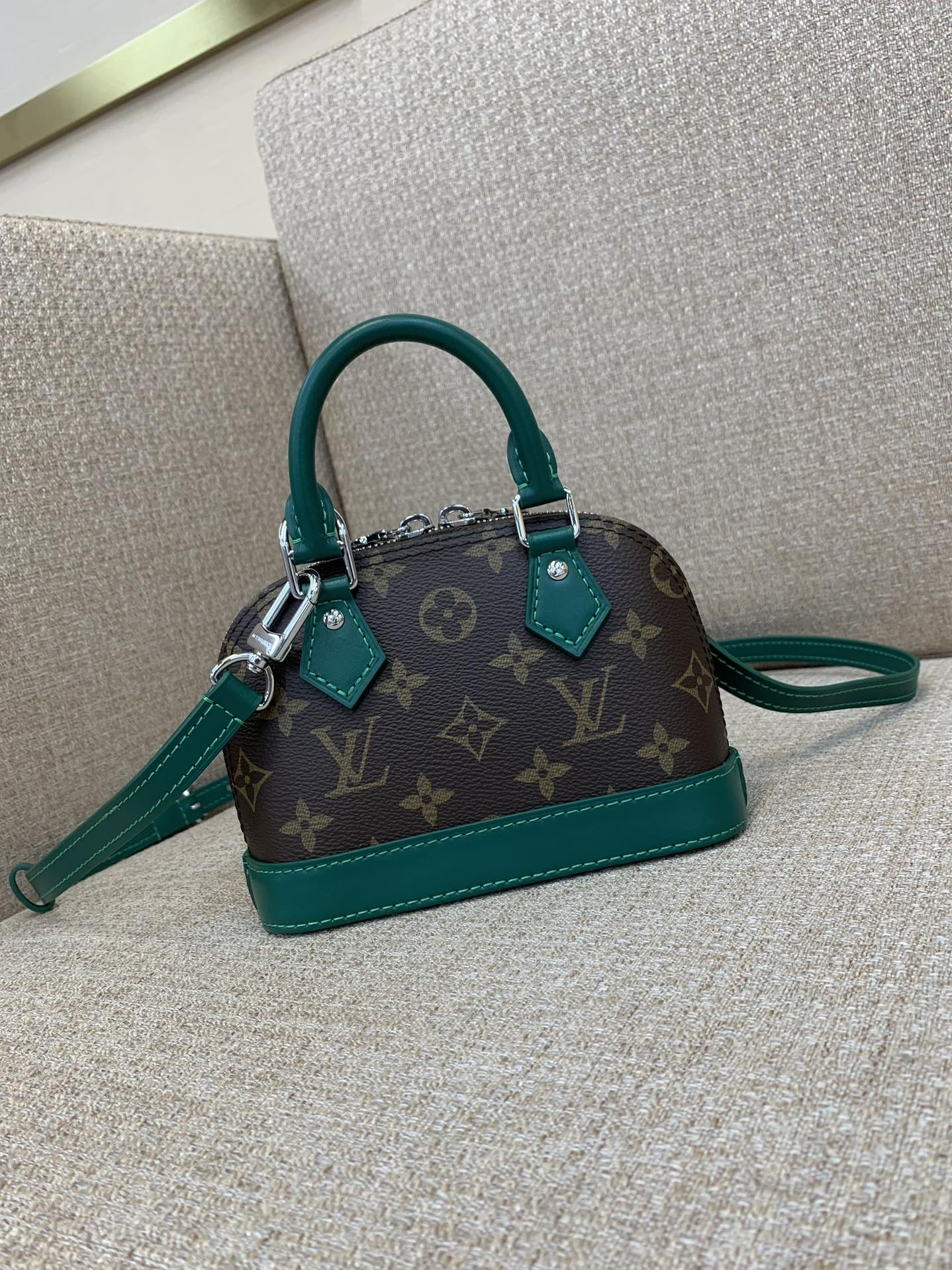 LV Nano Alma 백 Monogram Dune 캔버스 가죽 트림 탈착식 스트랩 미니 토트 크로스바디 - 최상급 품질