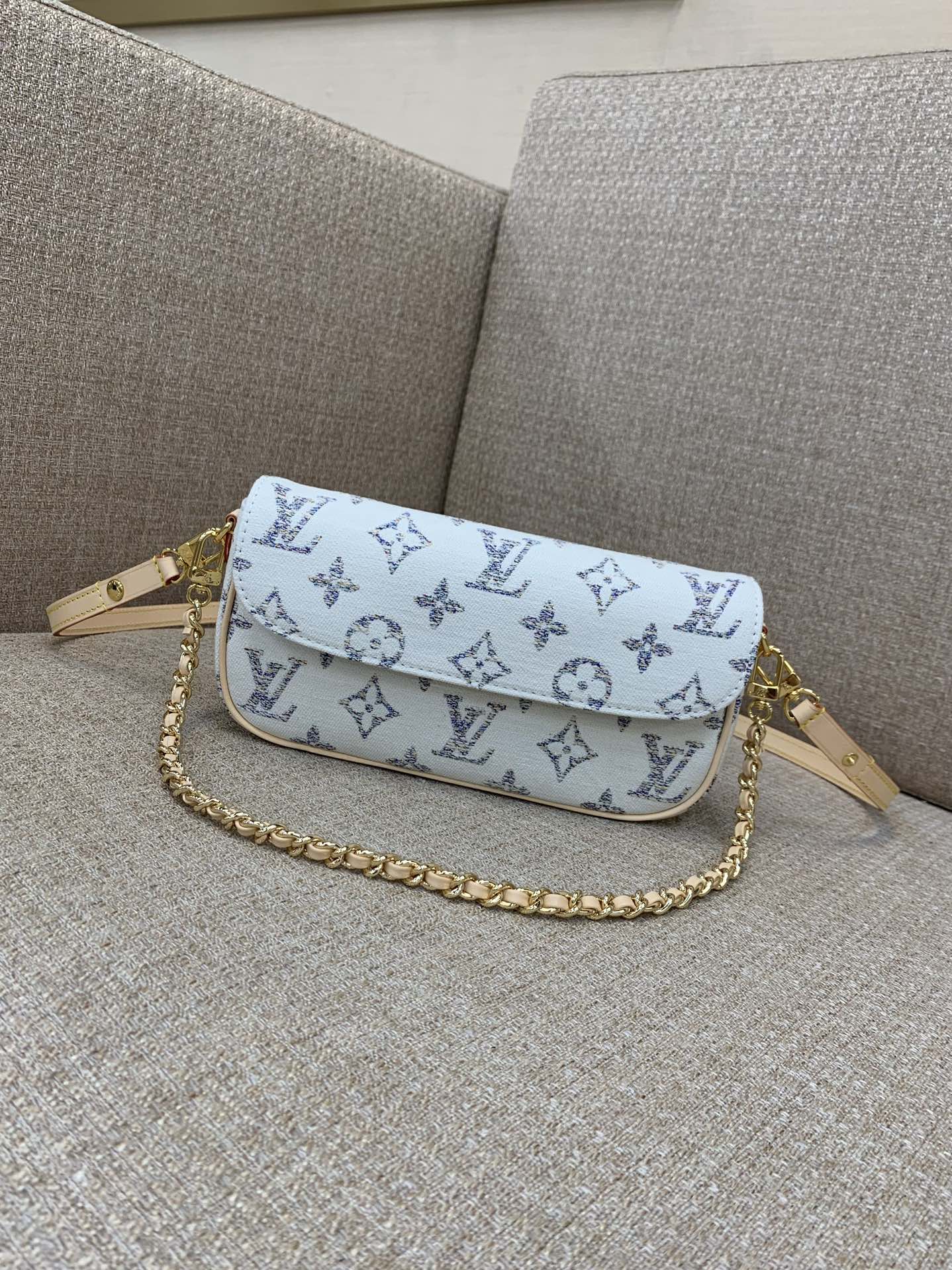 LV Wallet on Chain Ivy  핸드백 Monogram 자카드 패브릭 트위드 텍스처 가죽 트리밍 탈부착 가능한 숄더 스트랩 체인 숄더 크로스바디 - 최상급 품질
