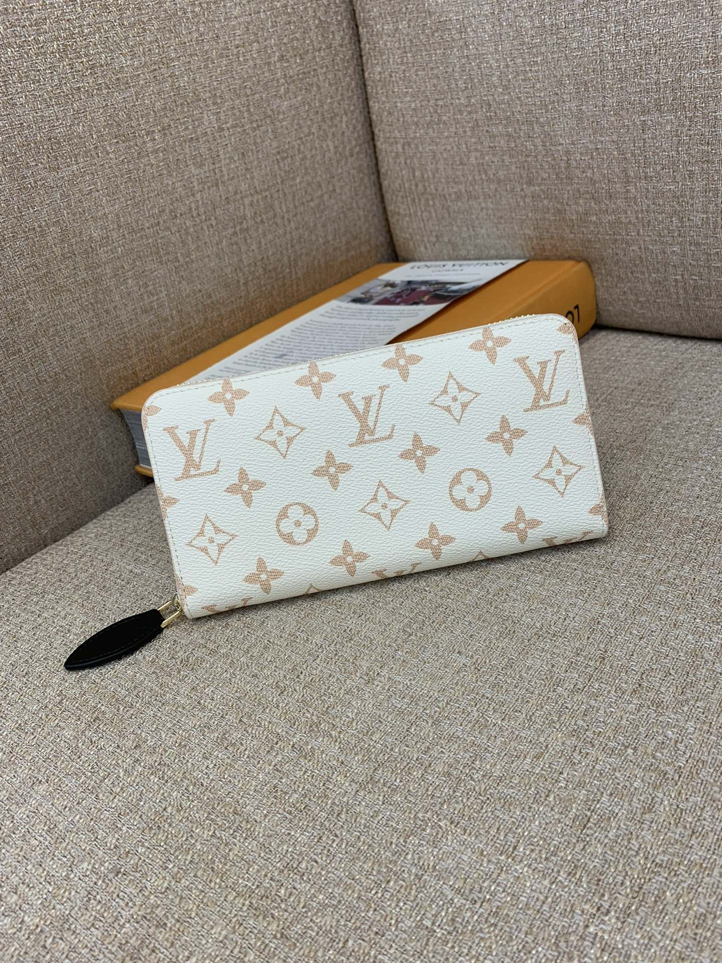 LV Wallet Full Zip Leather Trim Gold Hardware Multi Compartment Long Wallet - Top Quality