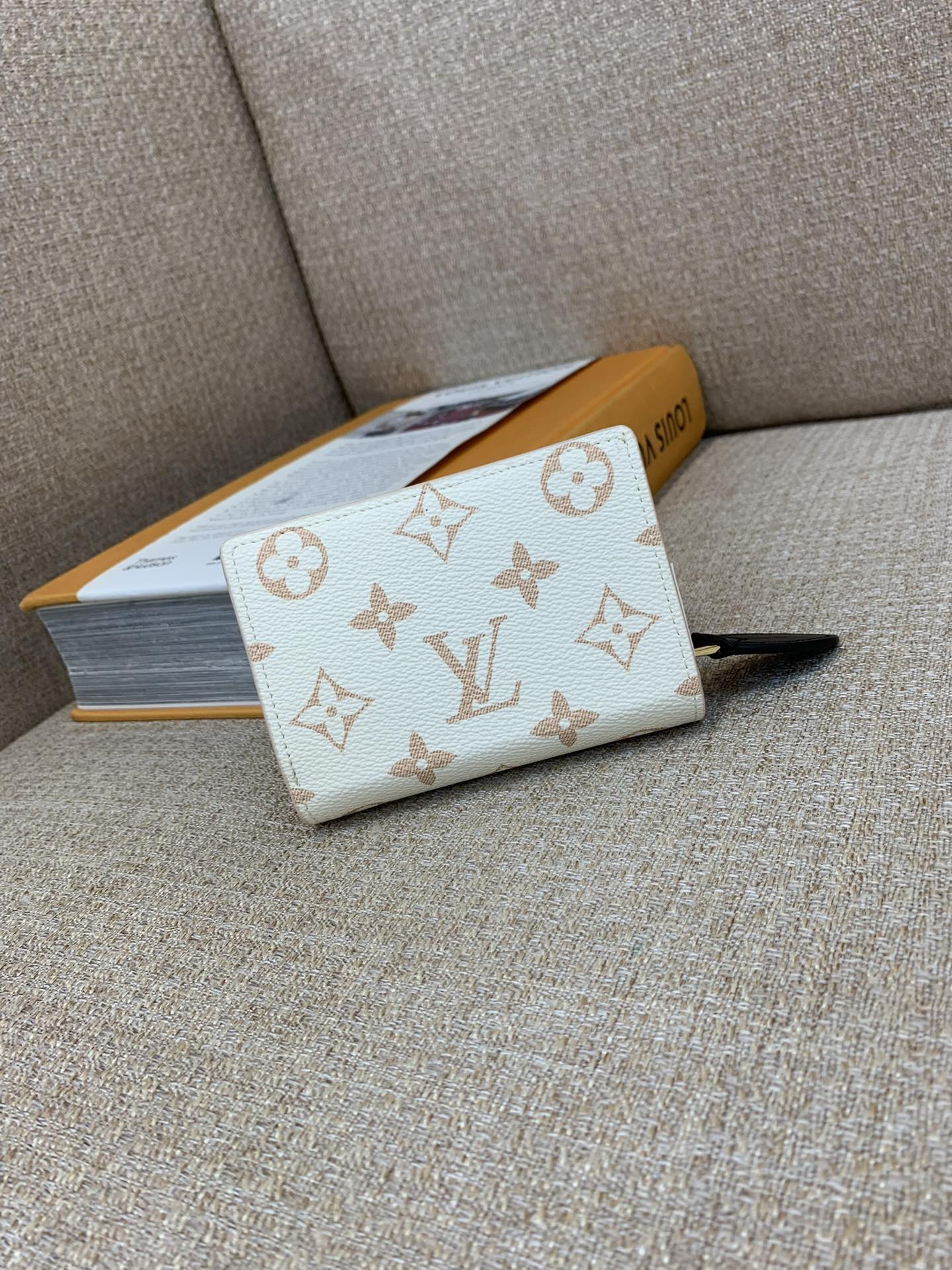 LV Wallet Full Zip Leather Trim Gold Hardware Multi Compartment Long Wallet - Top Quality