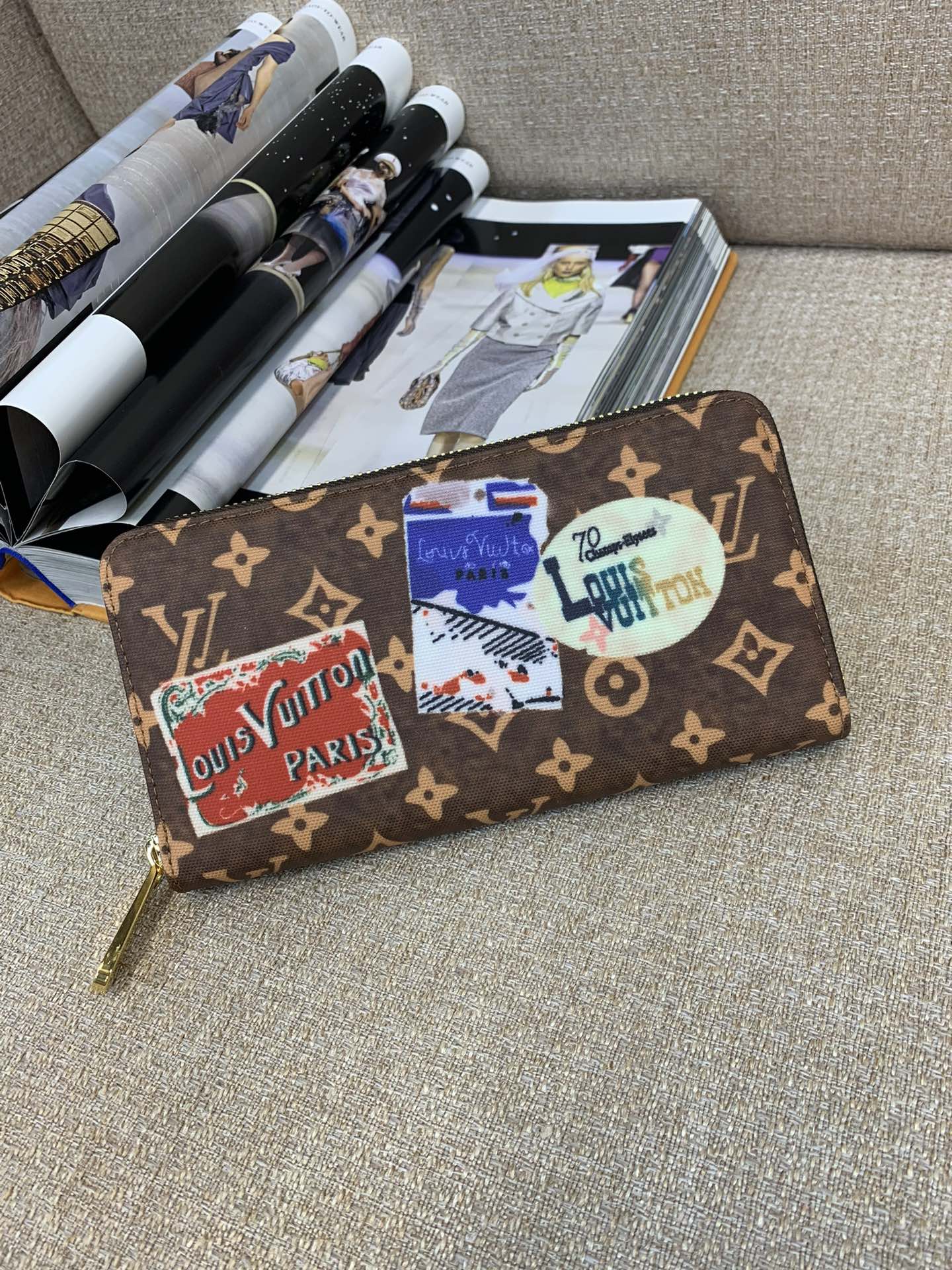 LV Zippy 지퍼 지갑 엠블럼 트래블러 컬러 가죽 안감 다중 카드 슬롯 장지갑 - 최고급 품질