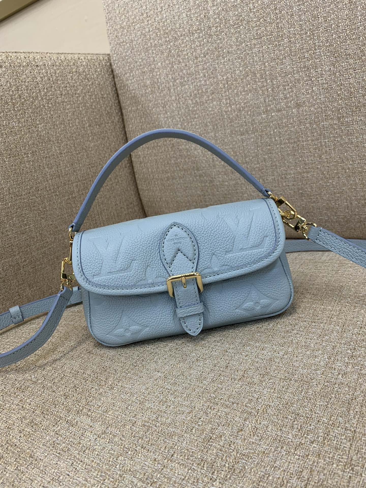 LV Nano Diane сумка Monogram Empreinte скура акруглая клапанная аддзяляльная ручка рамень праз плячо міні-кросбодзі - вышэйшая якасць