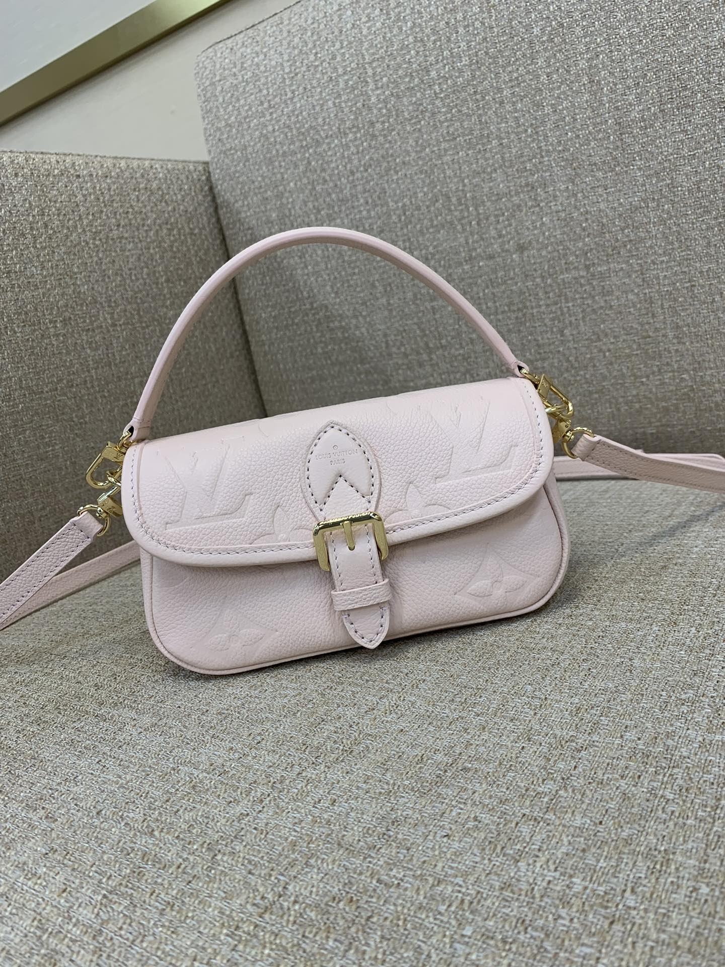 LV Nano Diane сумка Monogram Empreinte скура акруглая клапанам здымная ручка рамень праз плячо міні-кросбодзі - топ-якасць