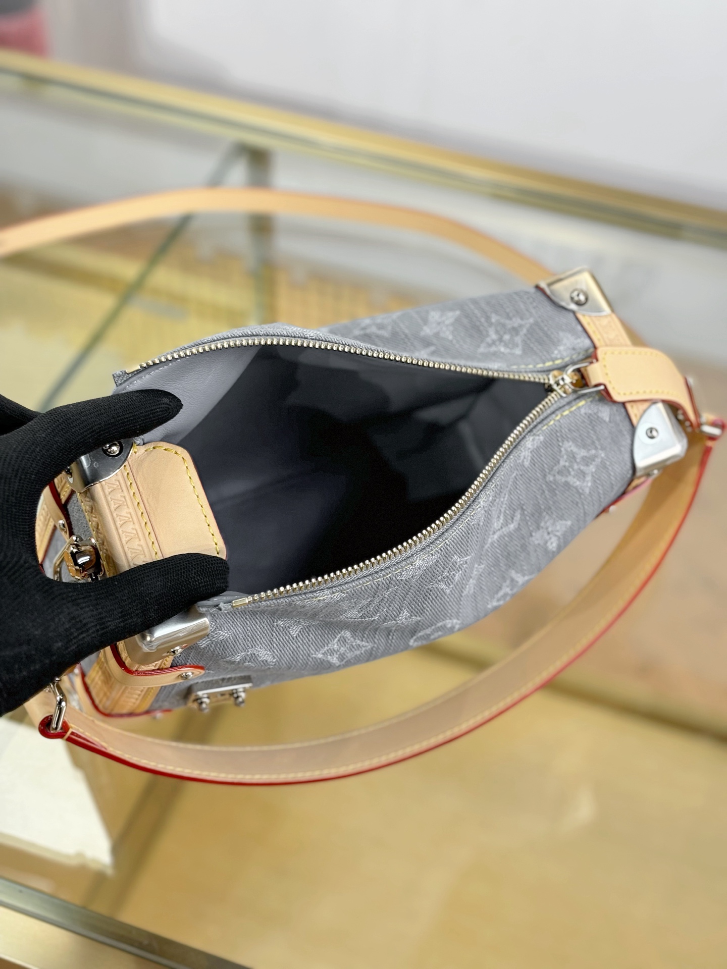 【特级MB163c芯片版原厂皮】
SIDE TRUNK 中号手袋
型号：M13285牛仔灰色
材料：A级