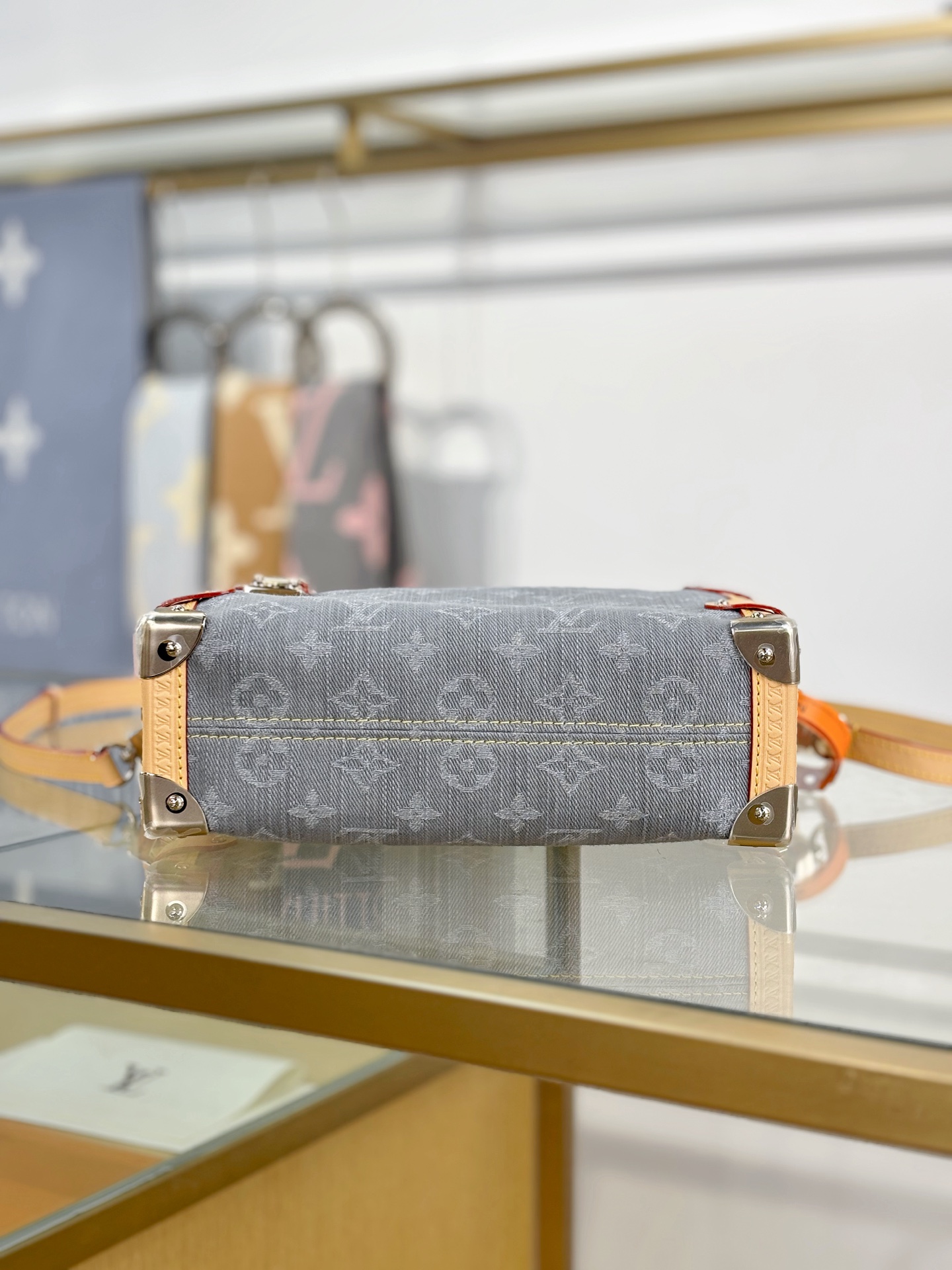 【特级MB163c芯片版原厂皮】
SIDE TRUNK 中号手袋
型号：M13285牛仔灰色
材料：A级