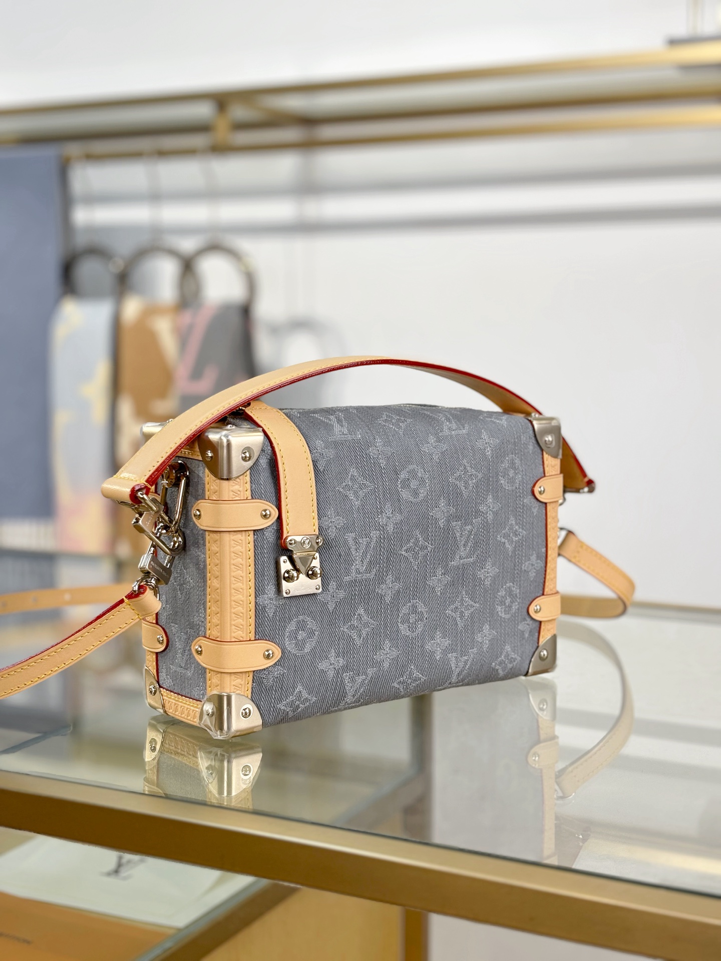 【特级MB163c芯片版原厂皮】
SIDE TRUNK 中号手袋
型号：M13285牛仔灰色
材料：A级