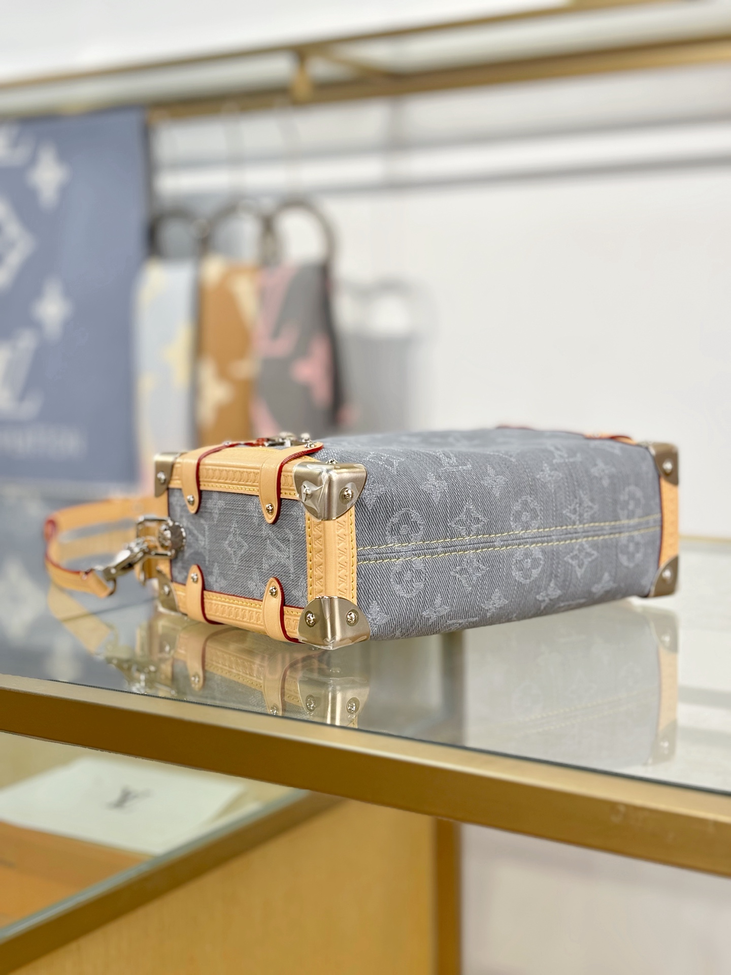 【特级MB163c芯片版原厂皮】
SIDE TRUNK 中号手袋
型号：M13285牛仔灰色
材料：A级