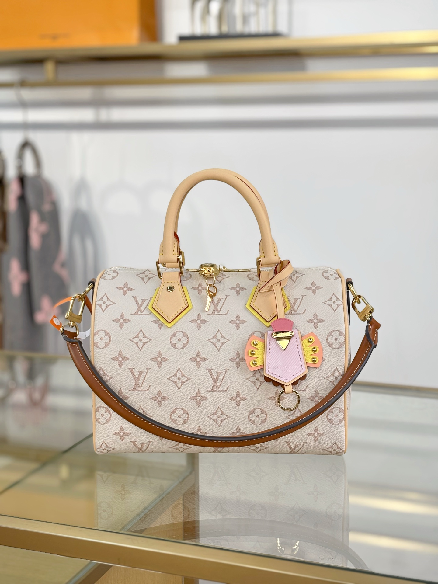 【特级MB动态163c芯片版原厂皮】 SPEEDY BANDOULIÈRE 25 手袋 型号:M2A038白花 材料:A 【特级MB动态163c芯片版原厂皮】 SPEEDY BANDOULIÈRE 25 手袋 型号:M2A038白花 材料:A