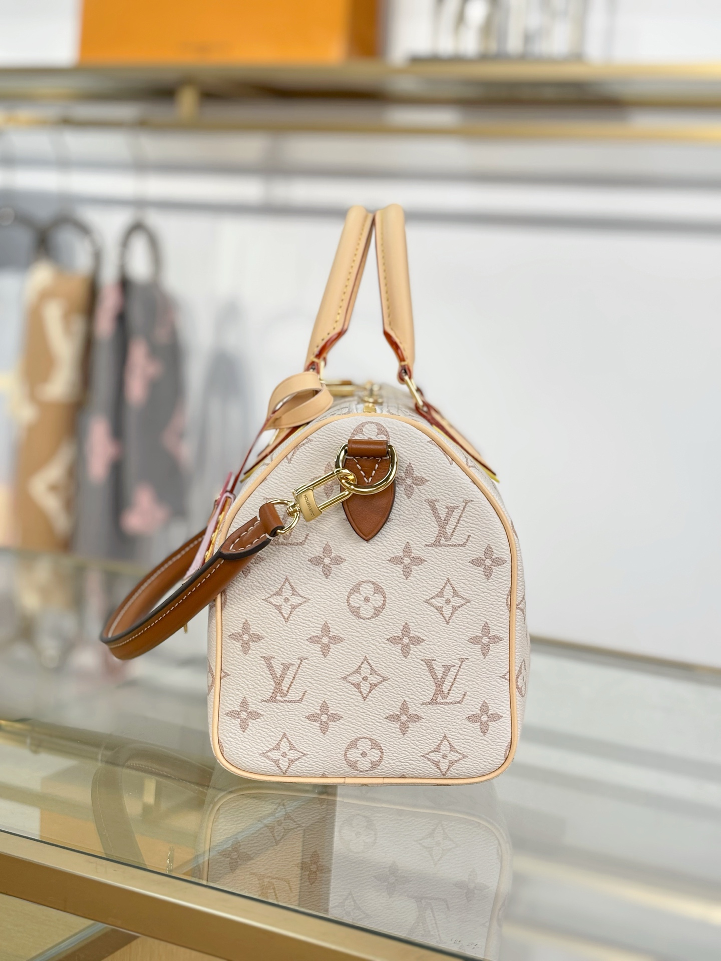 【特级MB动态163c芯片版原厂皮】 SPEEDY BANDOULIÈRE 25 手袋 型号：M2A038白花 材料：A