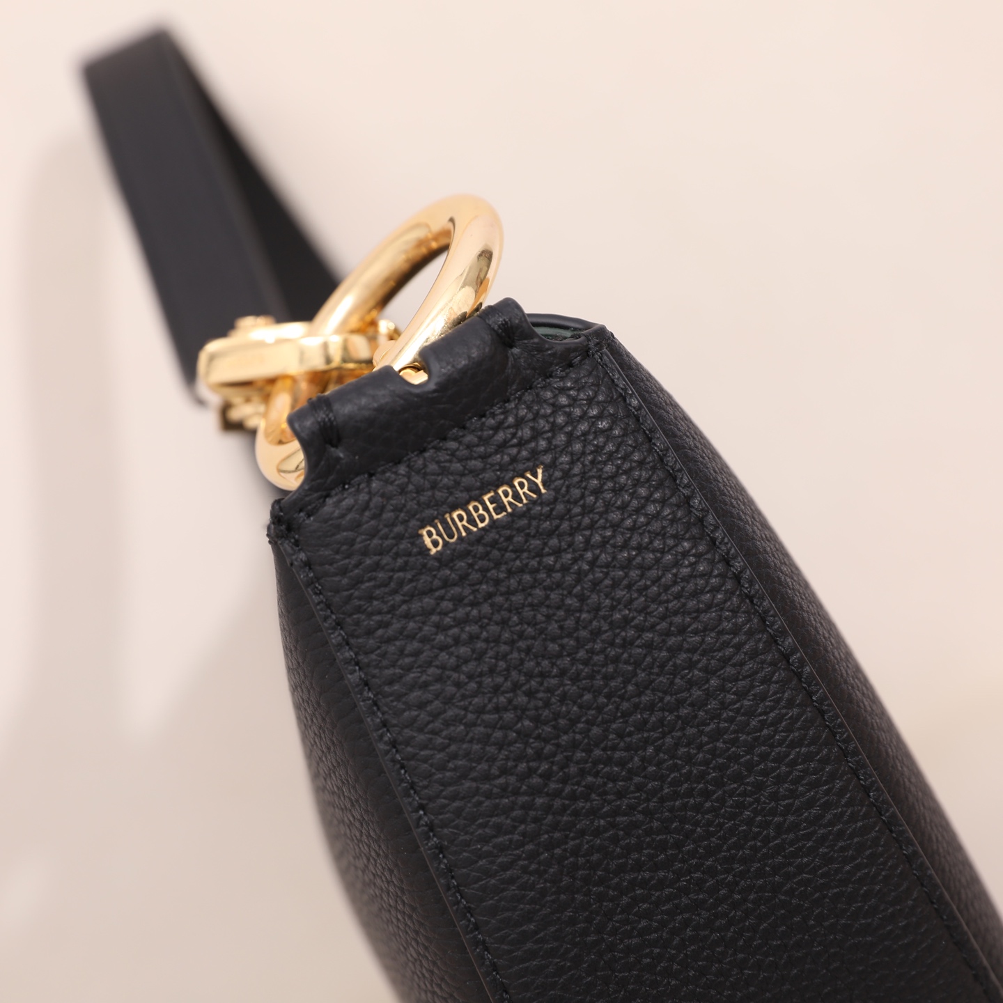 Burberry Knight Arc Black Leather Handbag, 28.5x15x22cm, Spring 2025 Collection 8 i1741577082397 404 0 6