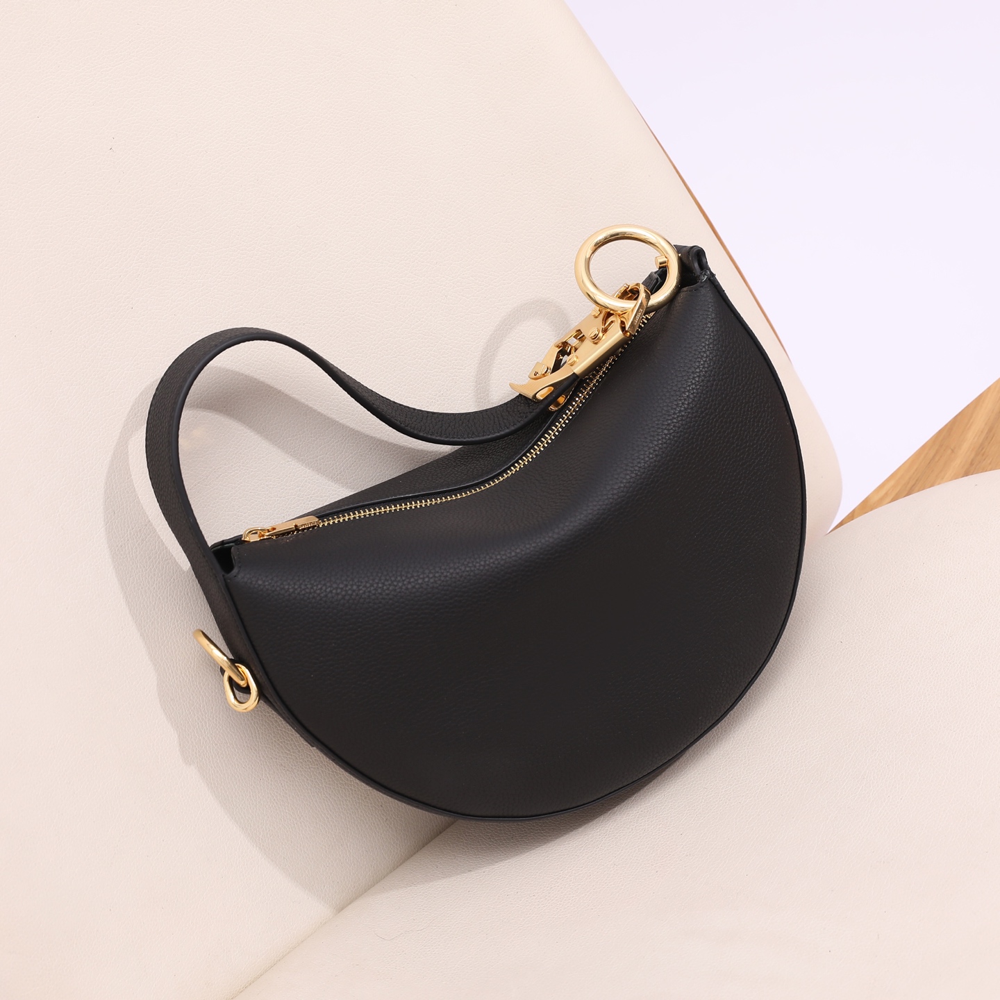Burberry Knight Arc Black Leather Handbag, 28.5x15x22cm, Spring 2025 Collection 4 i1741577082397 5035 0 2