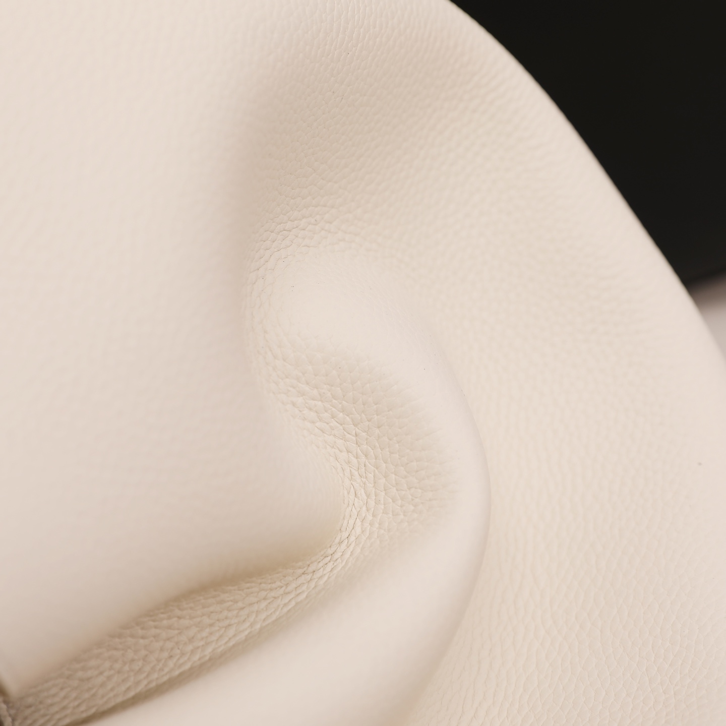 Burberry Knight Arc Leather Bag, Iconic Design, Elegant and Durable 28.5x15x22 7 i1741577496816 9680 0 6