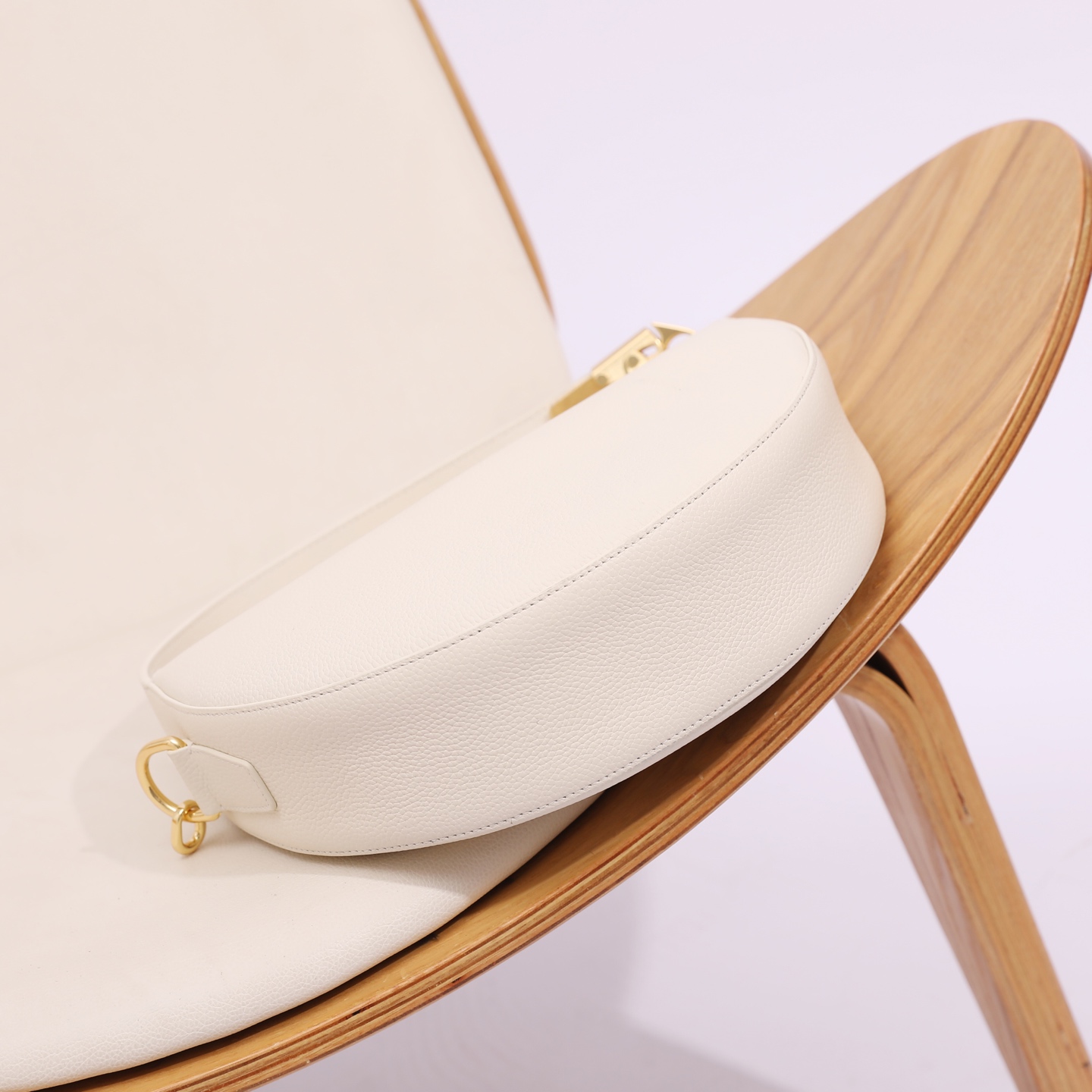 Burberry Knight Arc Leather Bag, Iconic Design, Elegant and Durable 28.5x15x22 5 i1741577496852 3949 0 4