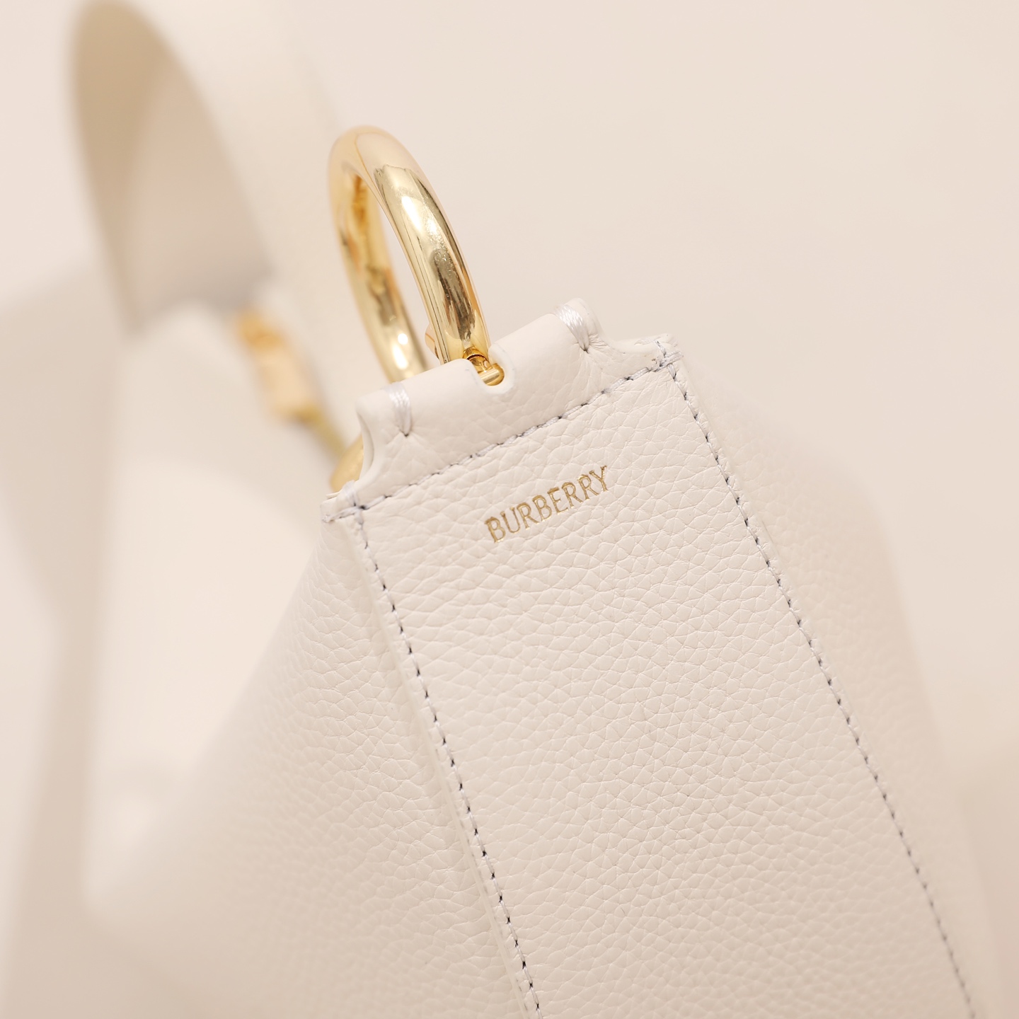 Burberry Knight Arc Leather Bag, Iconic Design, Elegant and Durable 28.5x15x22 6 i1741577499339 9445 0 5