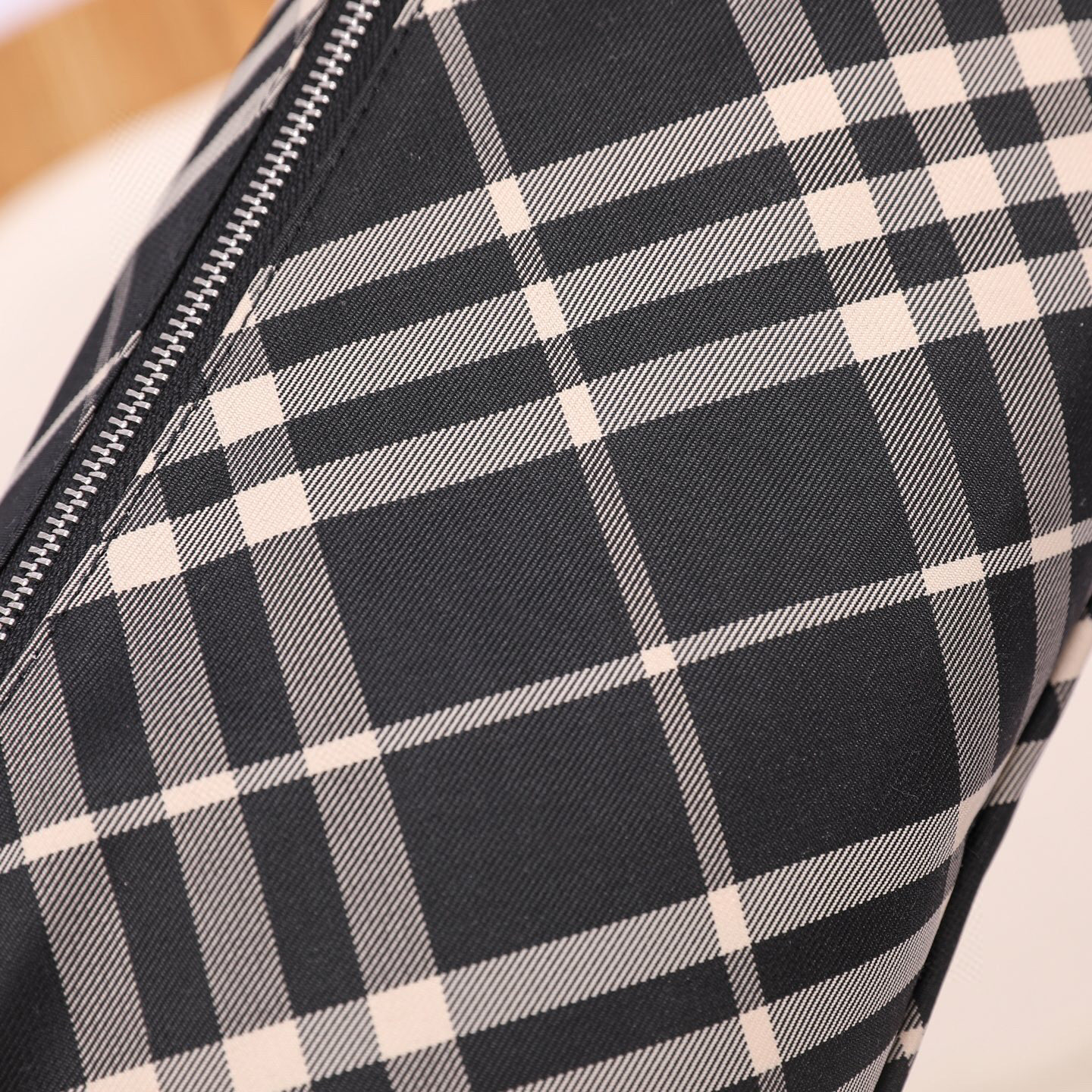 Burberry Plaid Belt Bag with Adjustable Strap 8 i1744687141003 5053 0 6