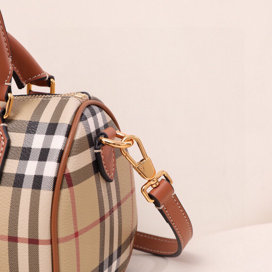 Miu Miu Luxury Designer Handbag Shoulder Crossbody Bag crafted in 5