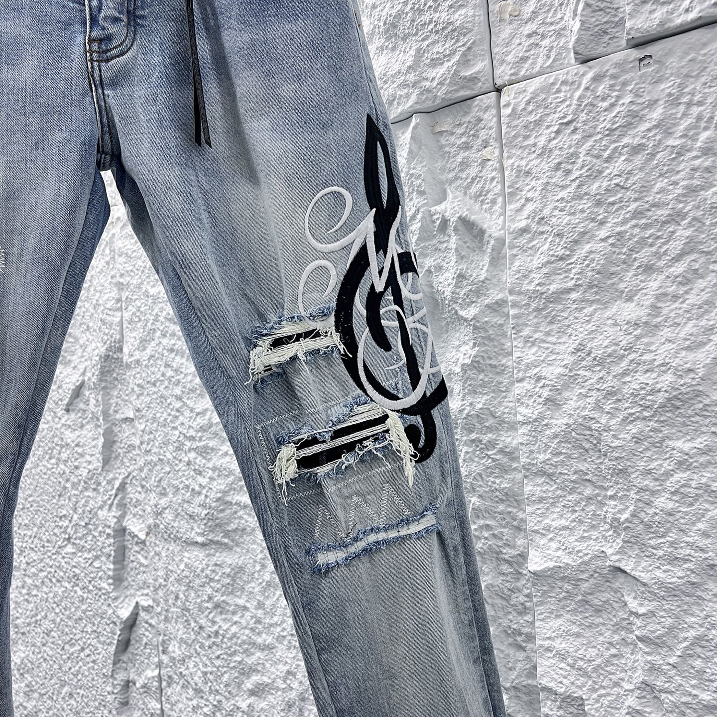Amiri Distressed Denim Jeans with Music Note Design - New Style 2 i1748662697047 8970 0 1