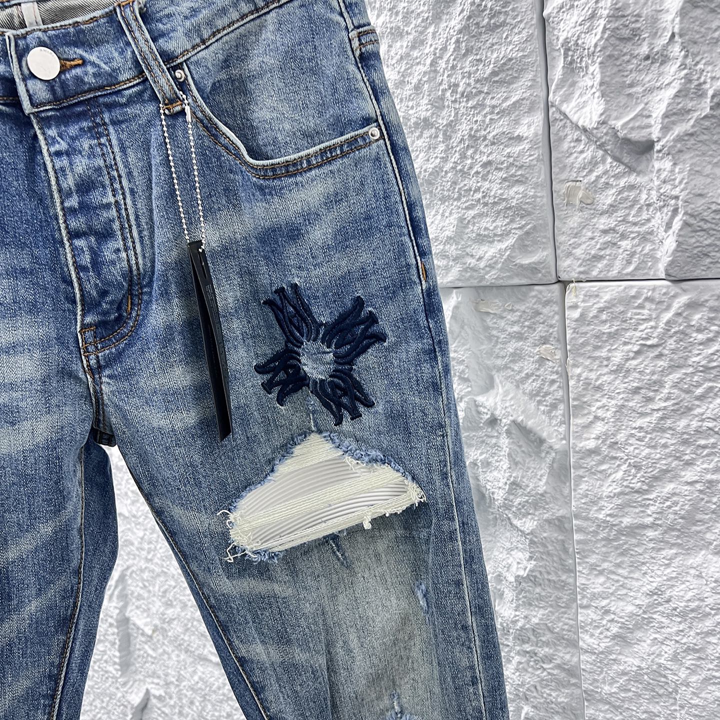 Amiri Distressed Denim Jeans with Floral Patches - Slim Fit, Stylish Design 3 i1748662878828 8500 0 2