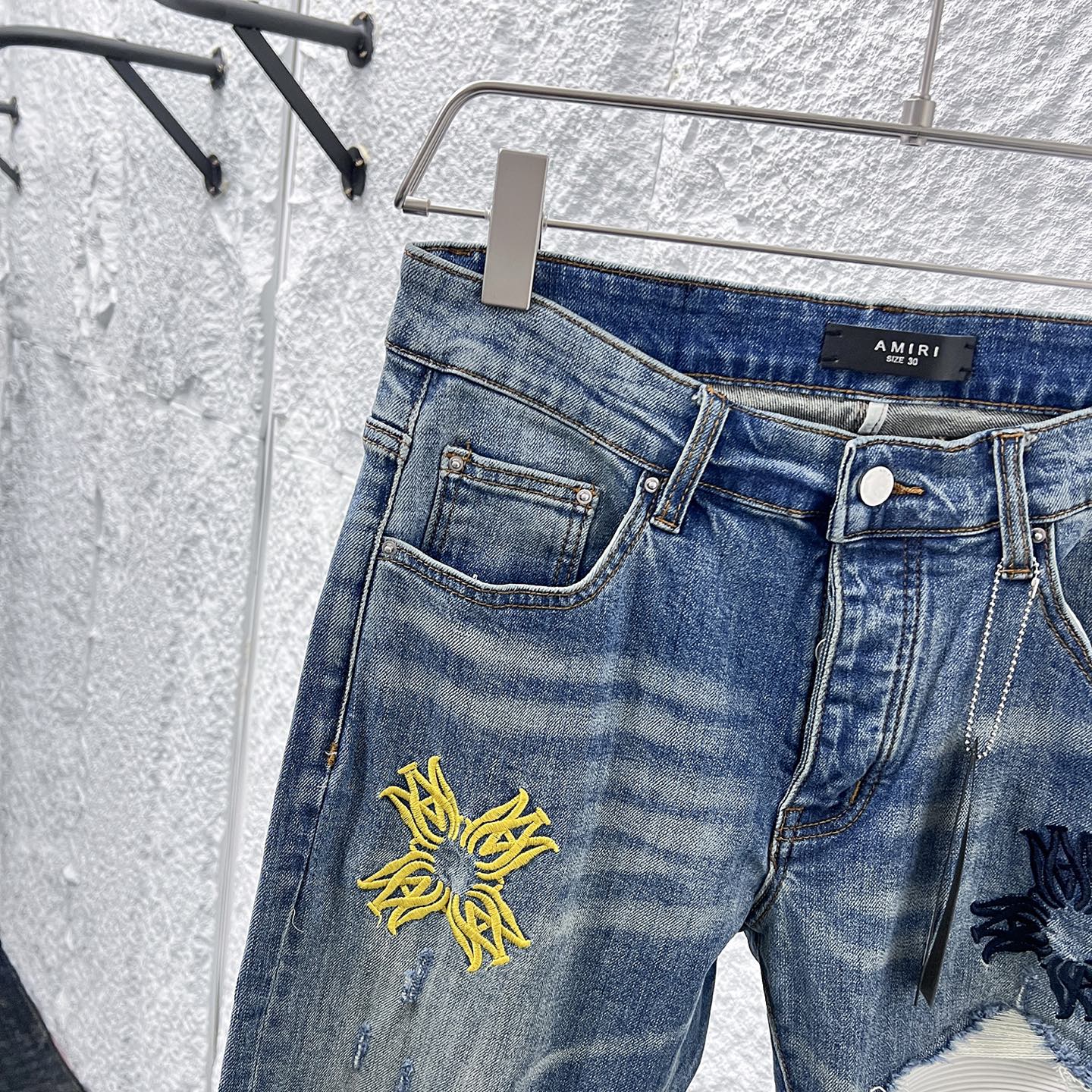Amiri Distressed Denim Jeans with Floral Patches - Slim Fit, Stylish Design 7 i1748662900327 2925 0 6