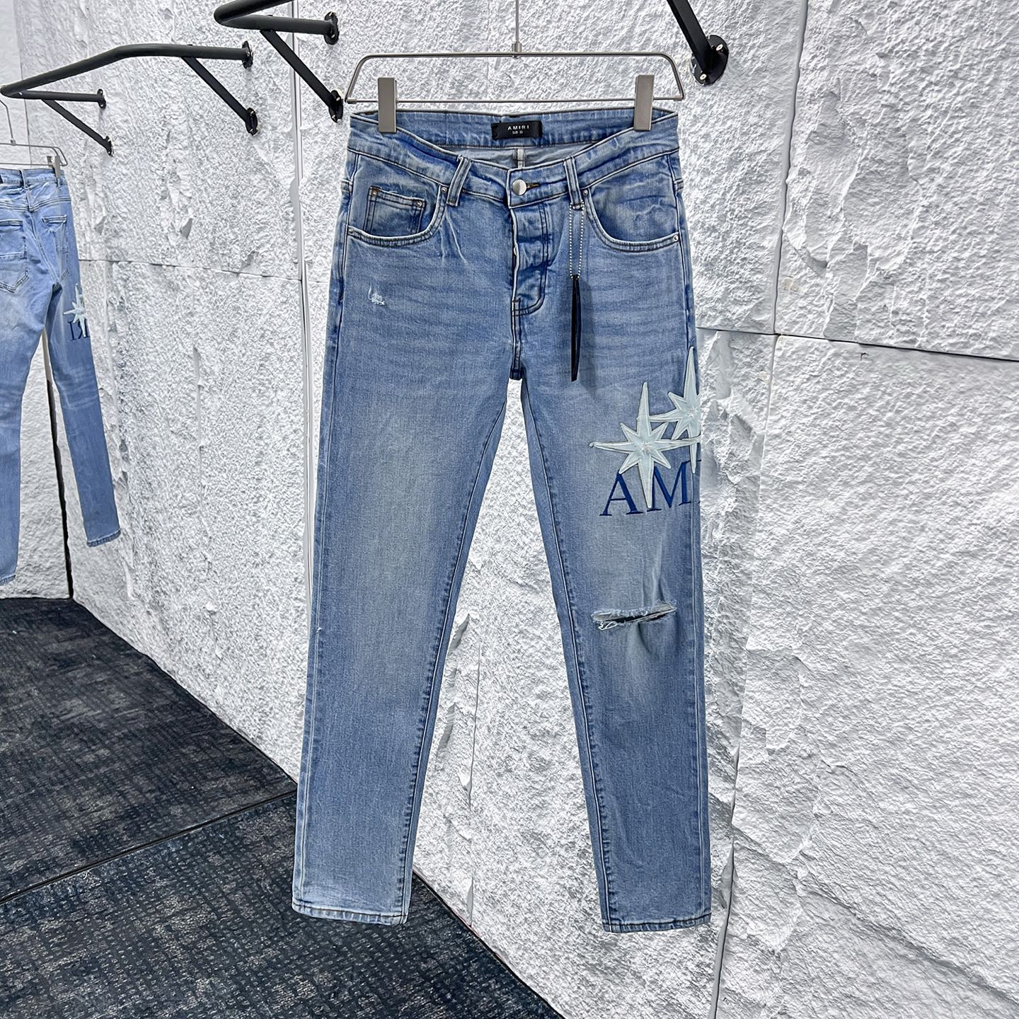 Amiri Jeans New Style With Star Graphic Slim Fit Denim Pants 1 i1748663226605 7115 0 0