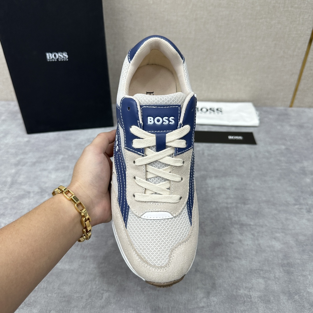 BOS*博斯BOS*Sx网面和品牌标识混合材质运动鞋BOS*采用透气网面装饰品牌标识和标志性条纹设计透气